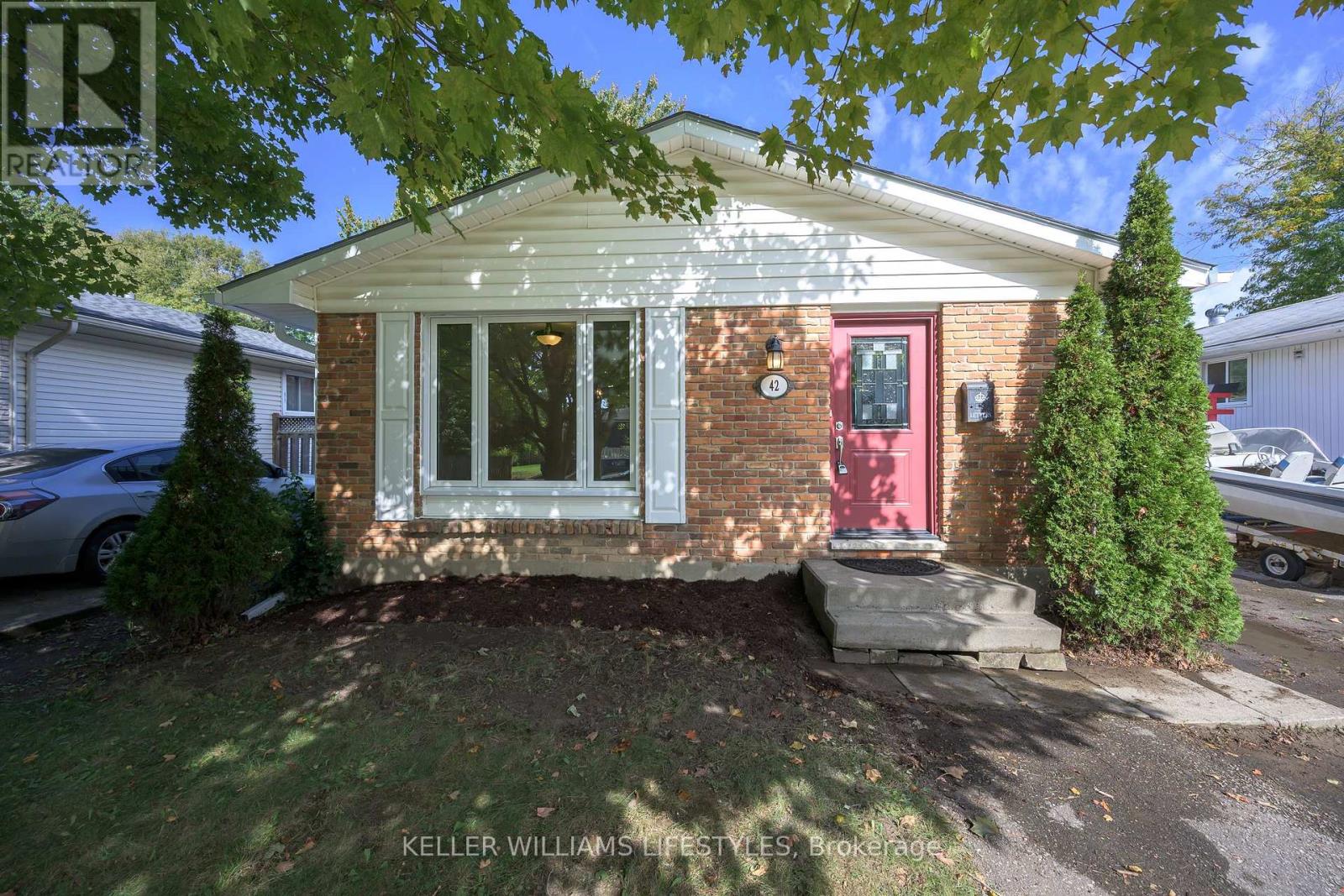 42 Stroud Crescent Property Photo 6