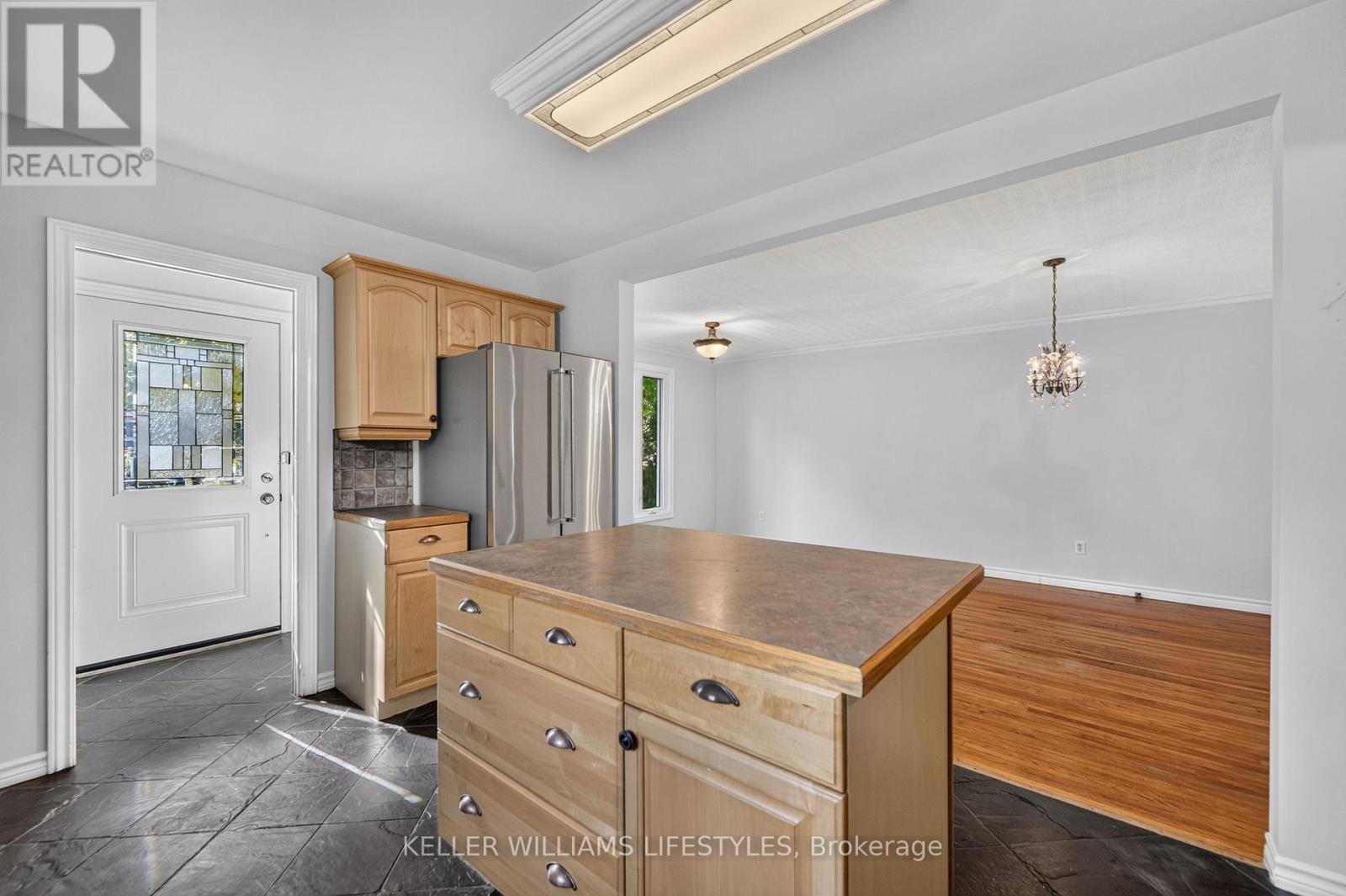 42 Stroud Crescent Property Photo 8