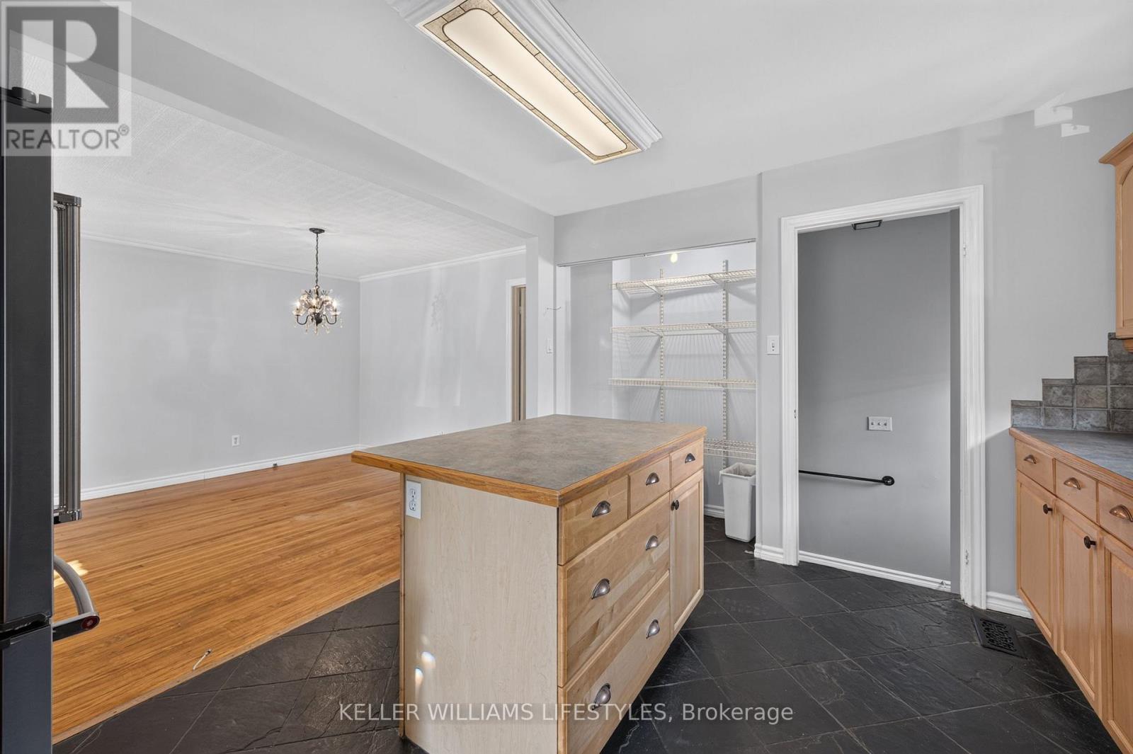 42 Stroud Crescent Property Photo 9