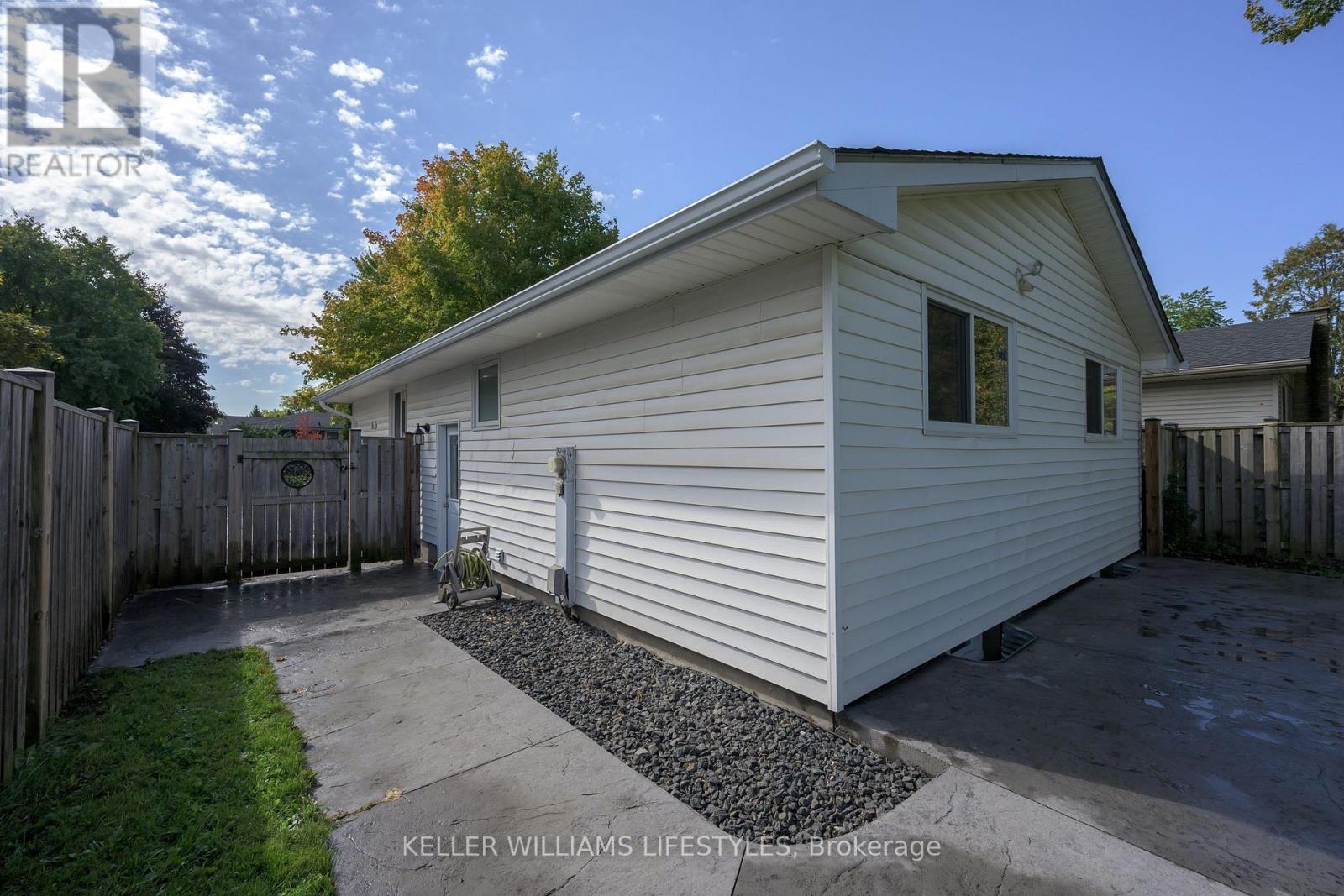 42 Stroud Crescent Property Photo 30