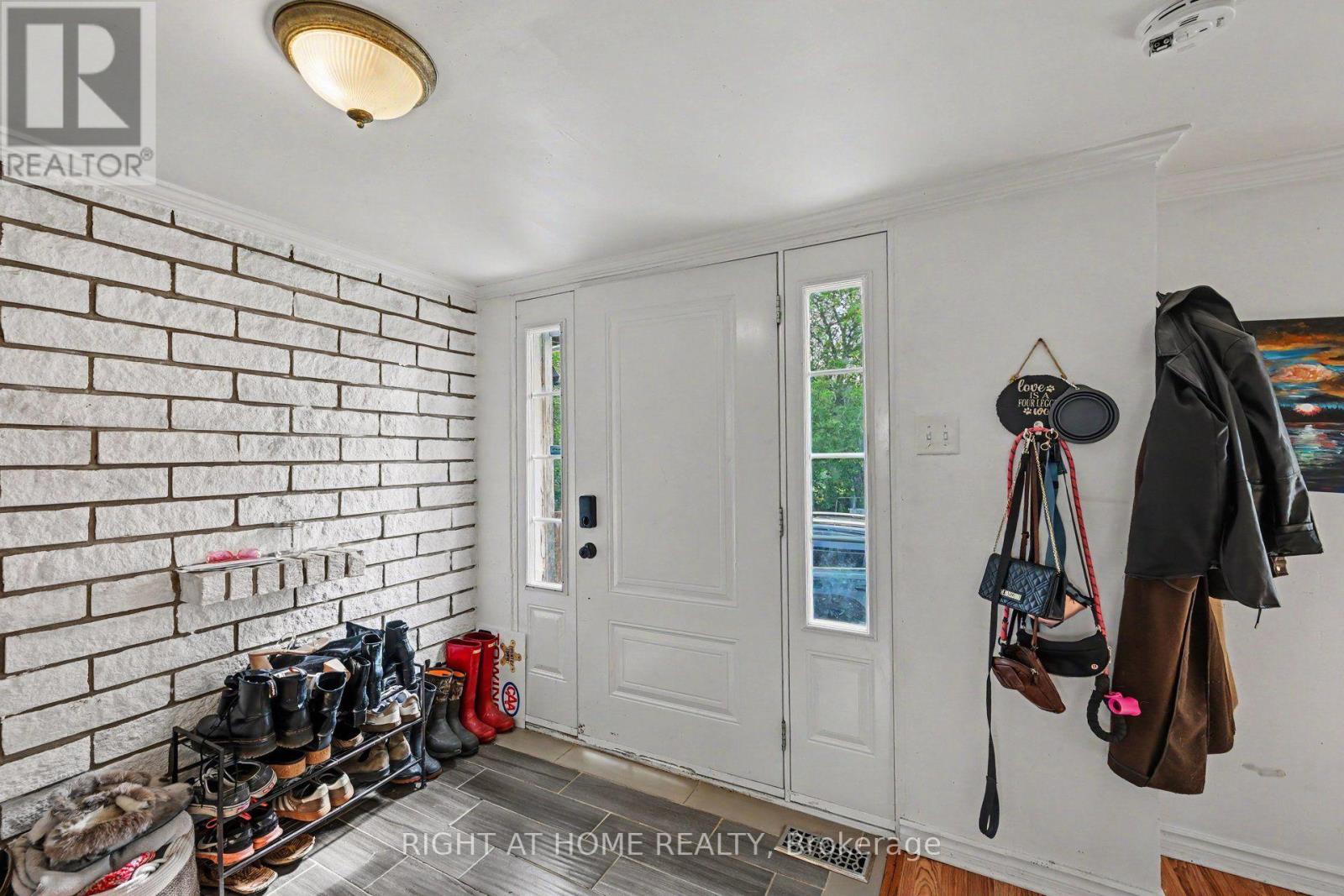 4006 Dunrobin Road Property Photo 3