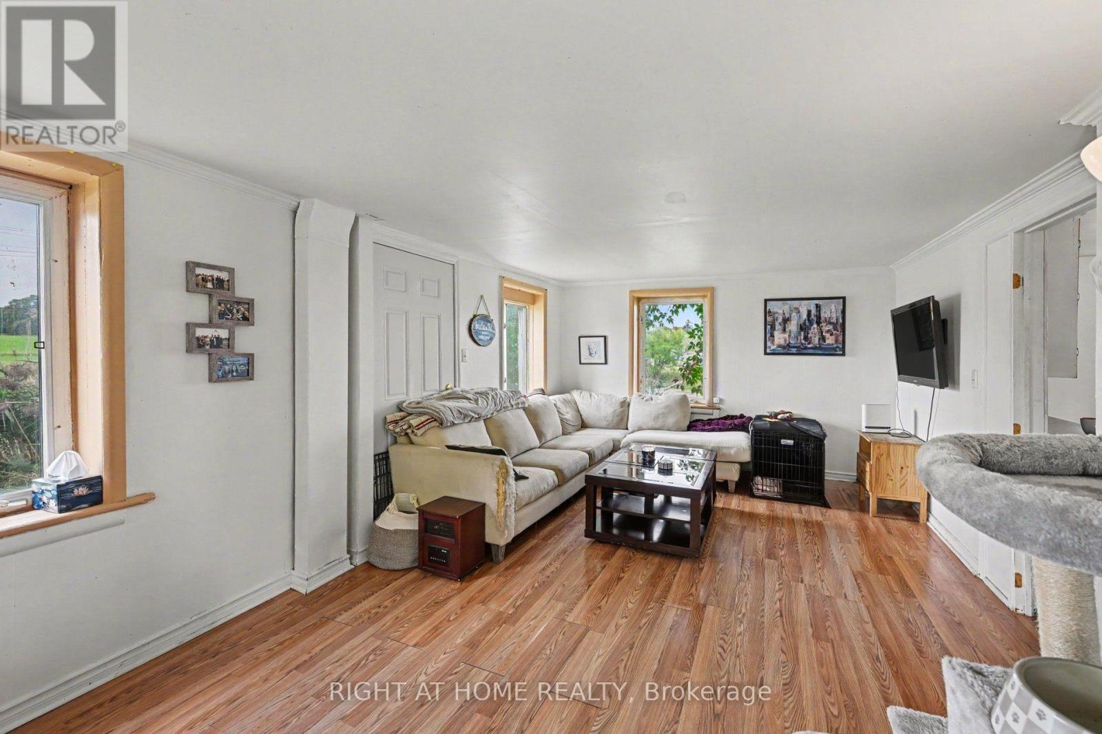 4006 Dunrobin Road Property Photo 6