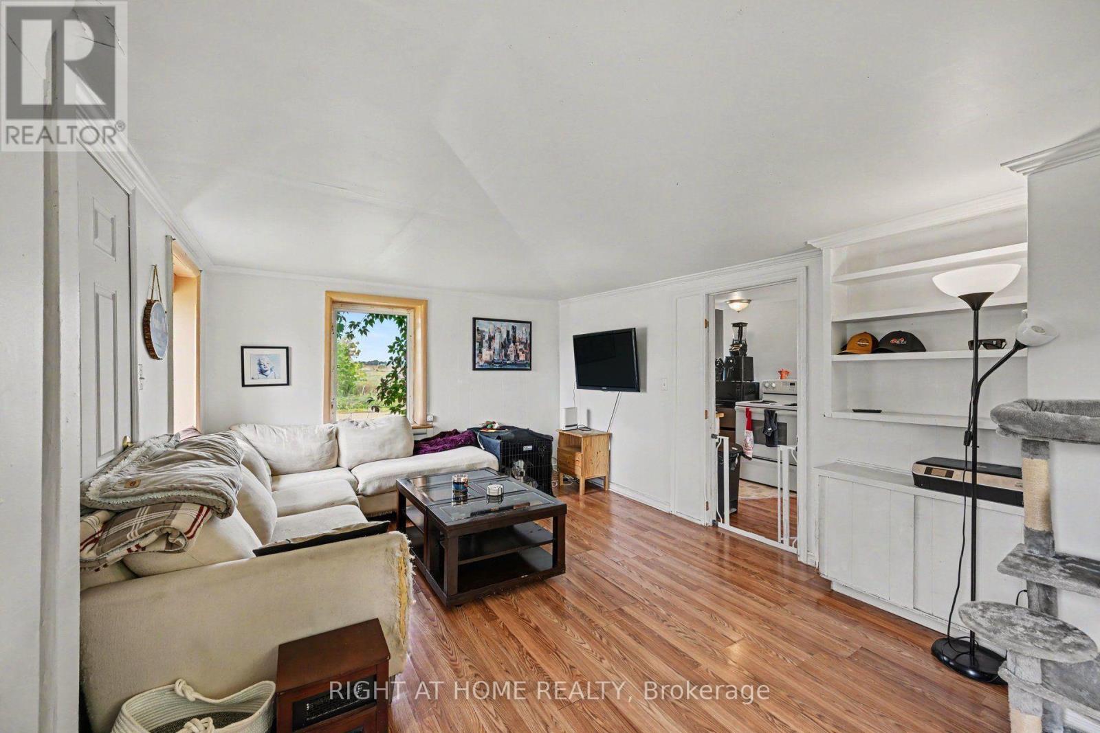 4006 Dunrobin Road Property Photo 7