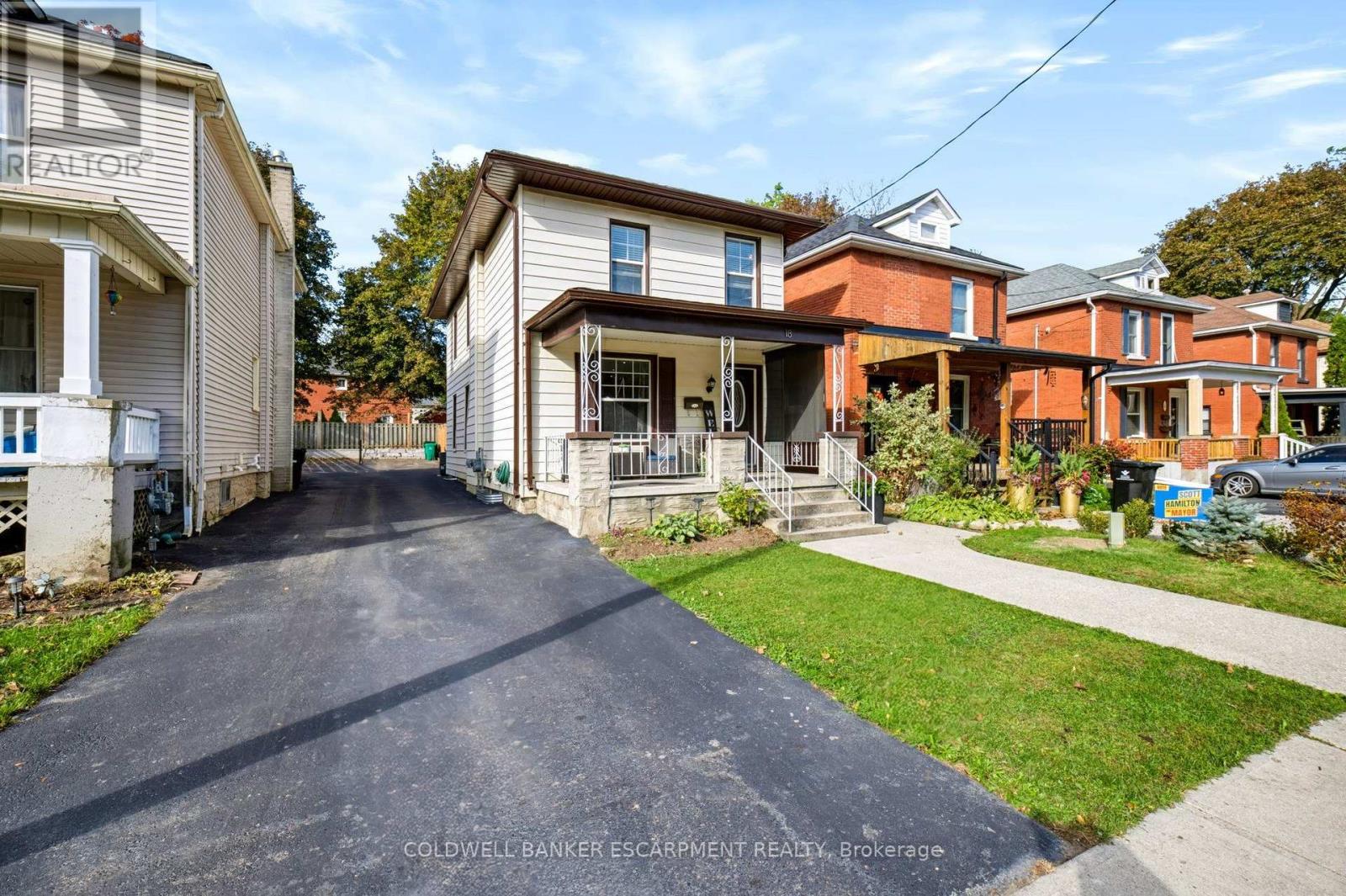 18 Lowrey Avenue N Property Photo 3