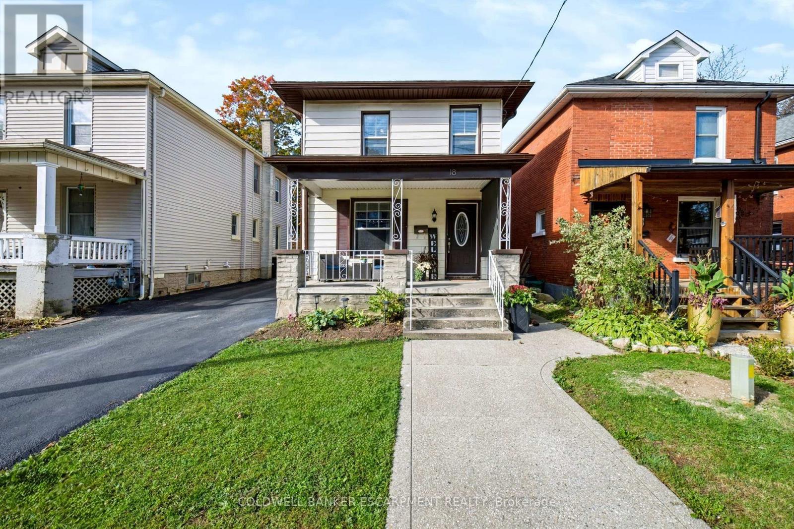 18 Lowrey Avenue N Property Photo 4