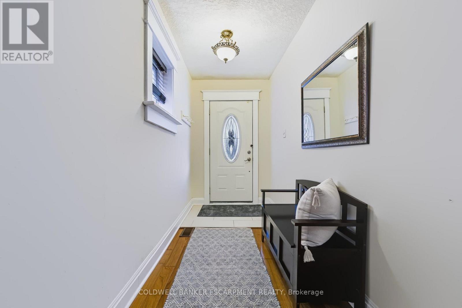 18 Lowrey Avenue N Property Photo 7