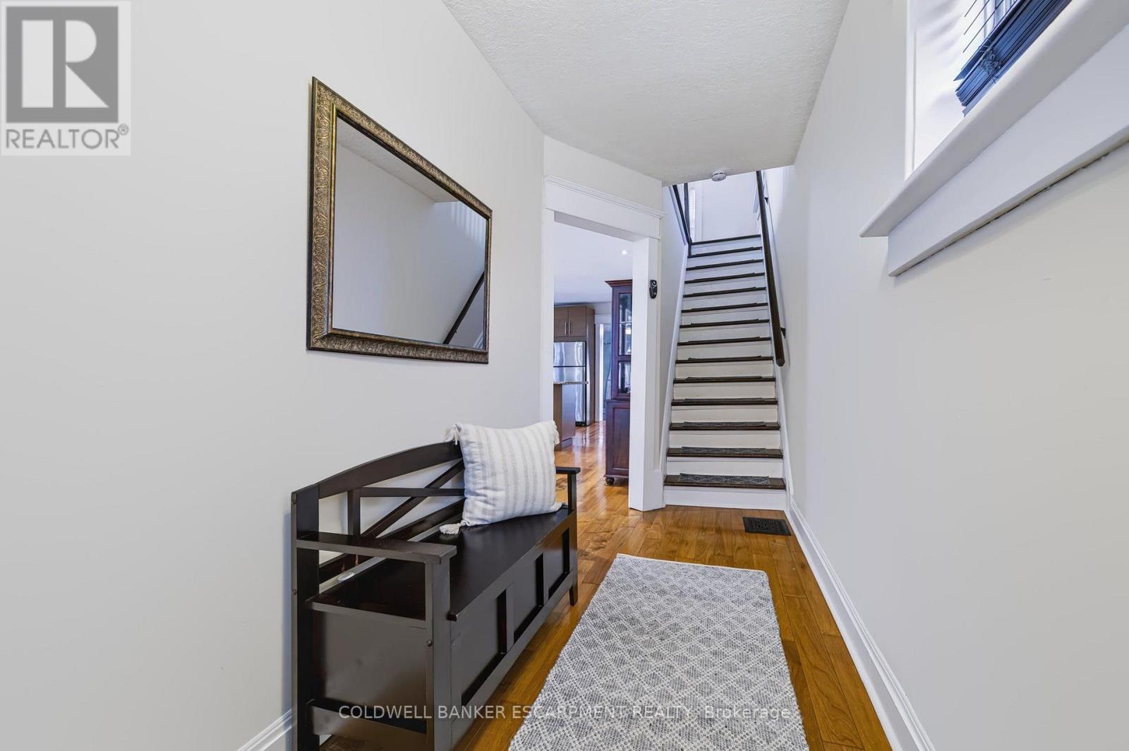 18 Lowrey Avenue N Property Photo 8