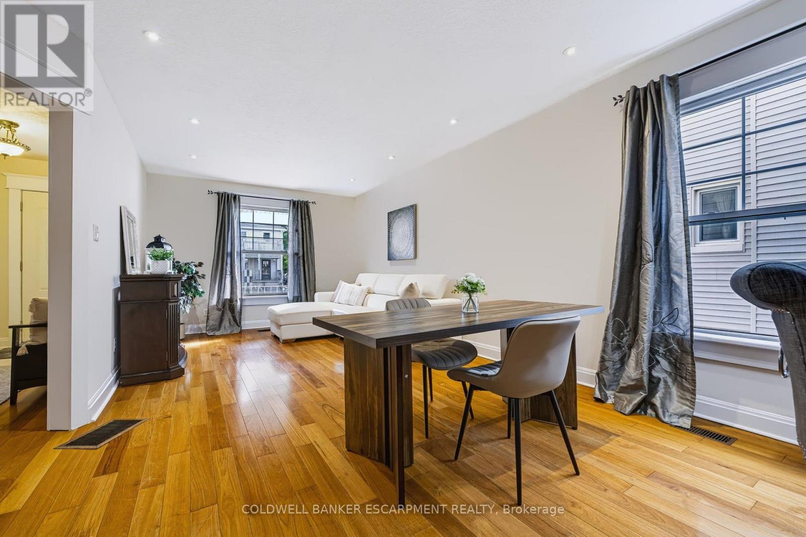 18 Lowrey Avenue N Property Photo 11
