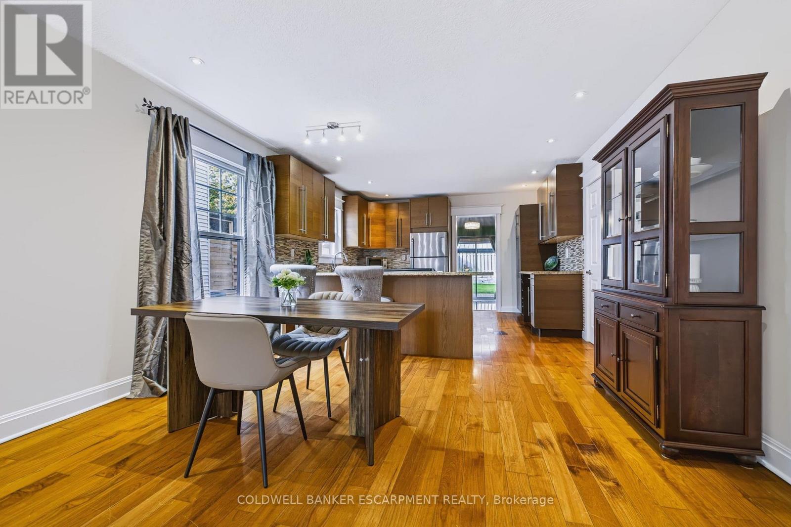 18 Lowrey Avenue N Property Photo 13