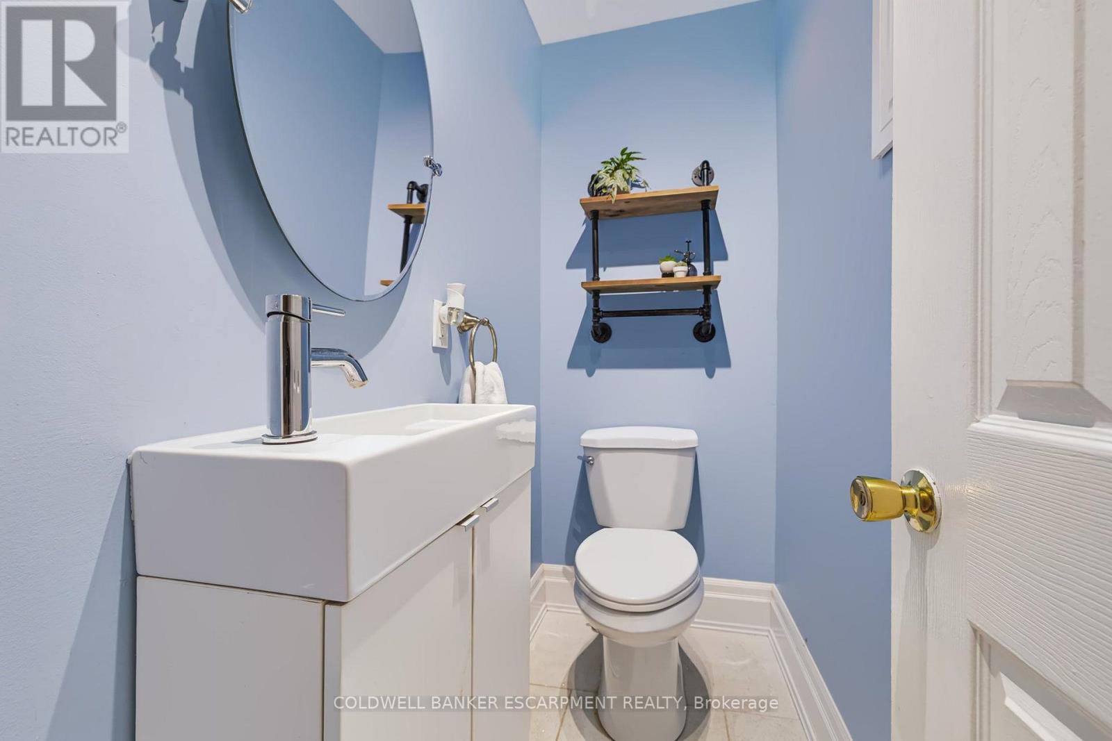 18 Lowrey Avenue N Property Photo 20