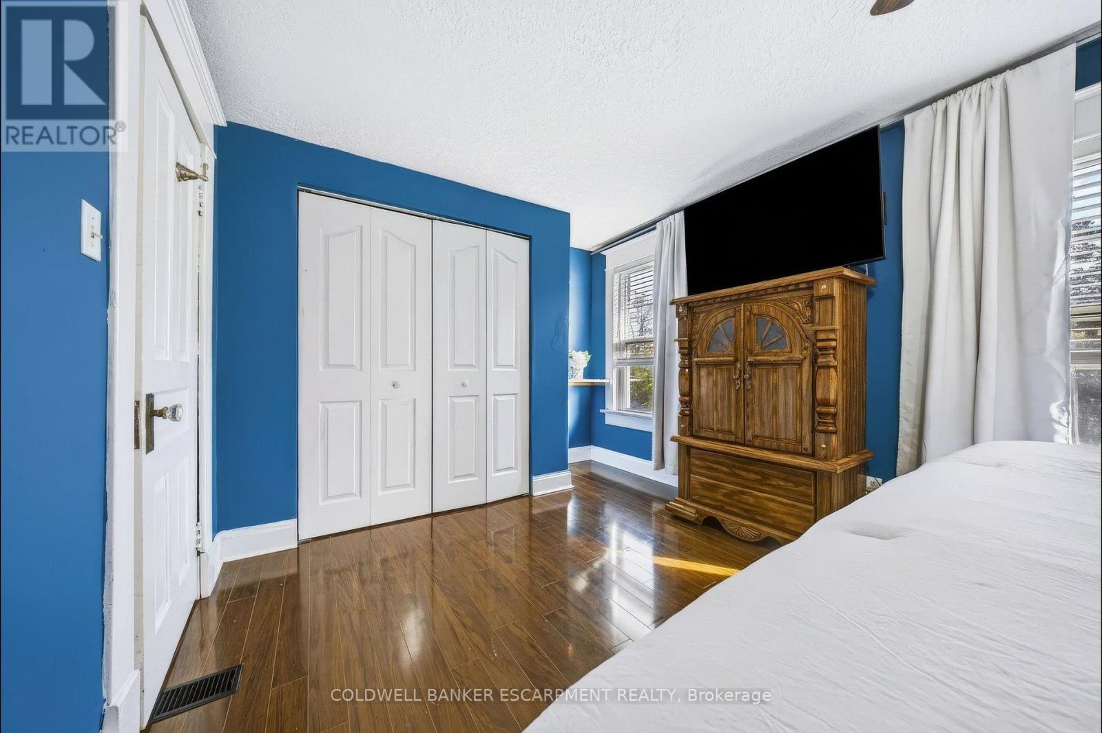 18 Lowrey Avenue N Property Photo 23