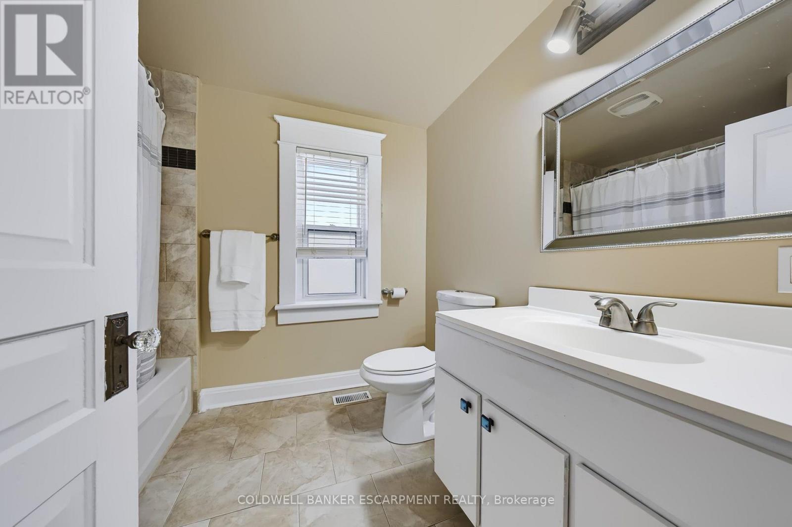 18 Lowrey Avenue N Property Photo 24