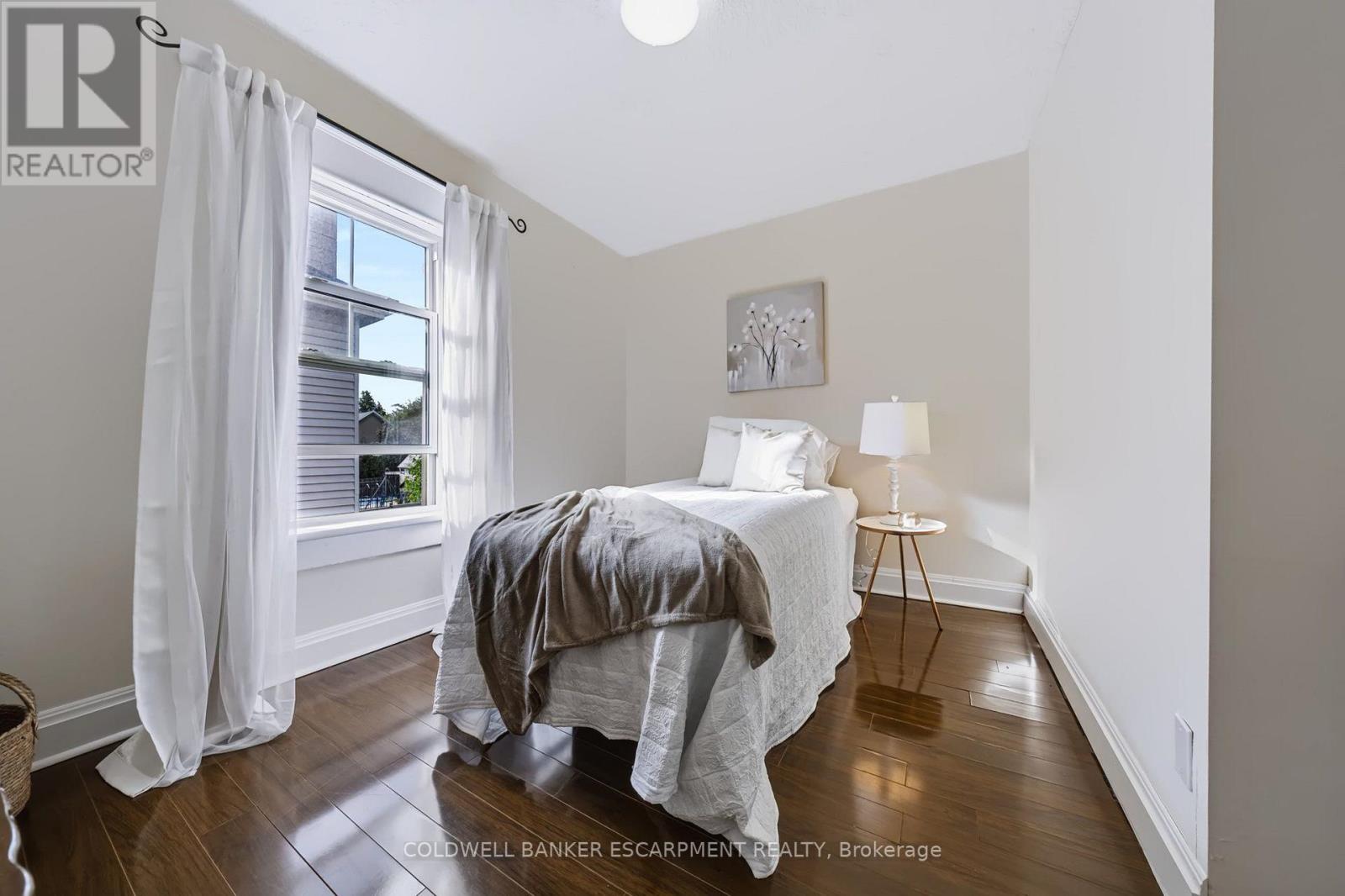 18 Lowrey Avenue N Property Photo 25