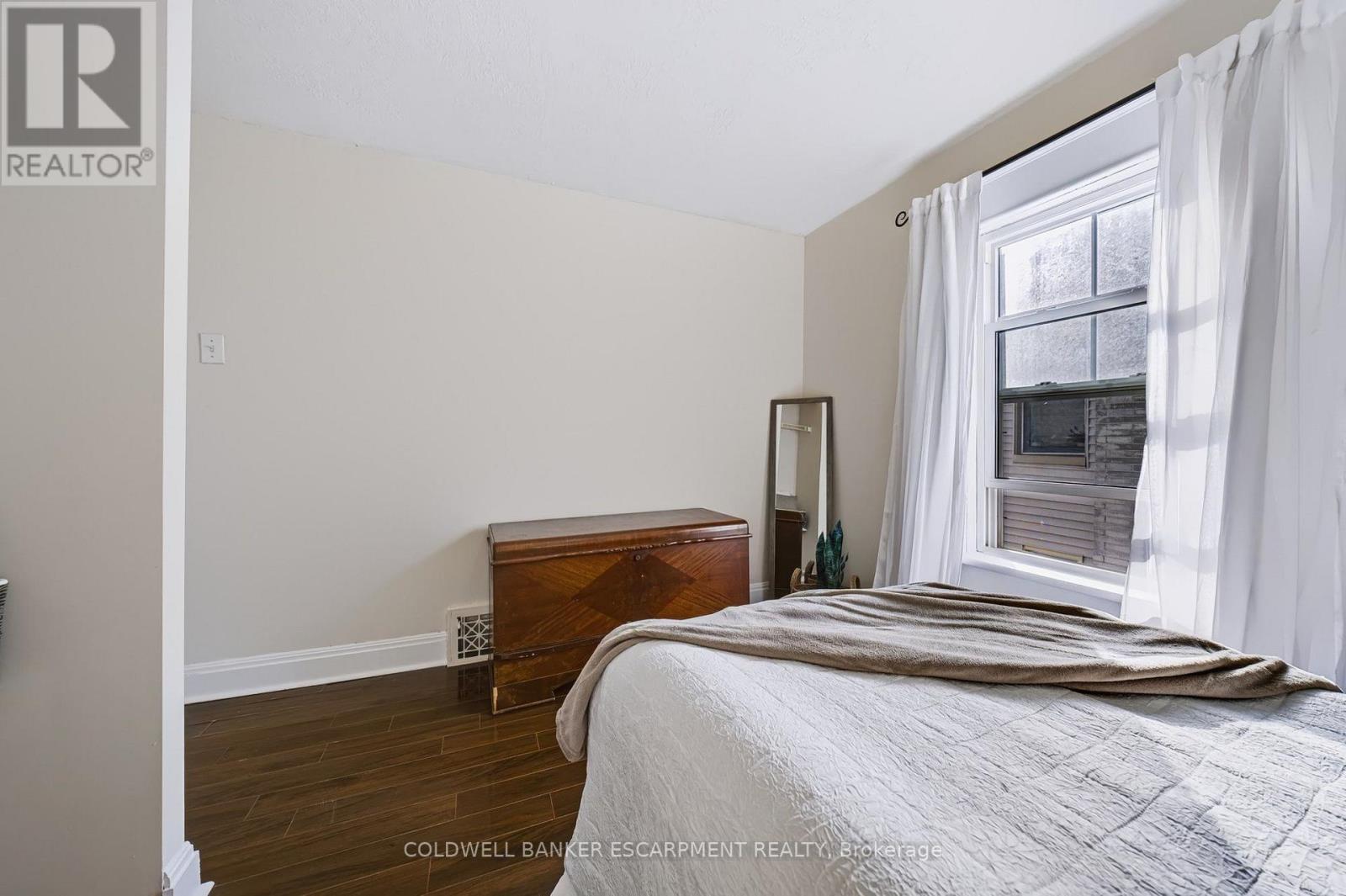18 Lowrey Avenue N Property Photo 26