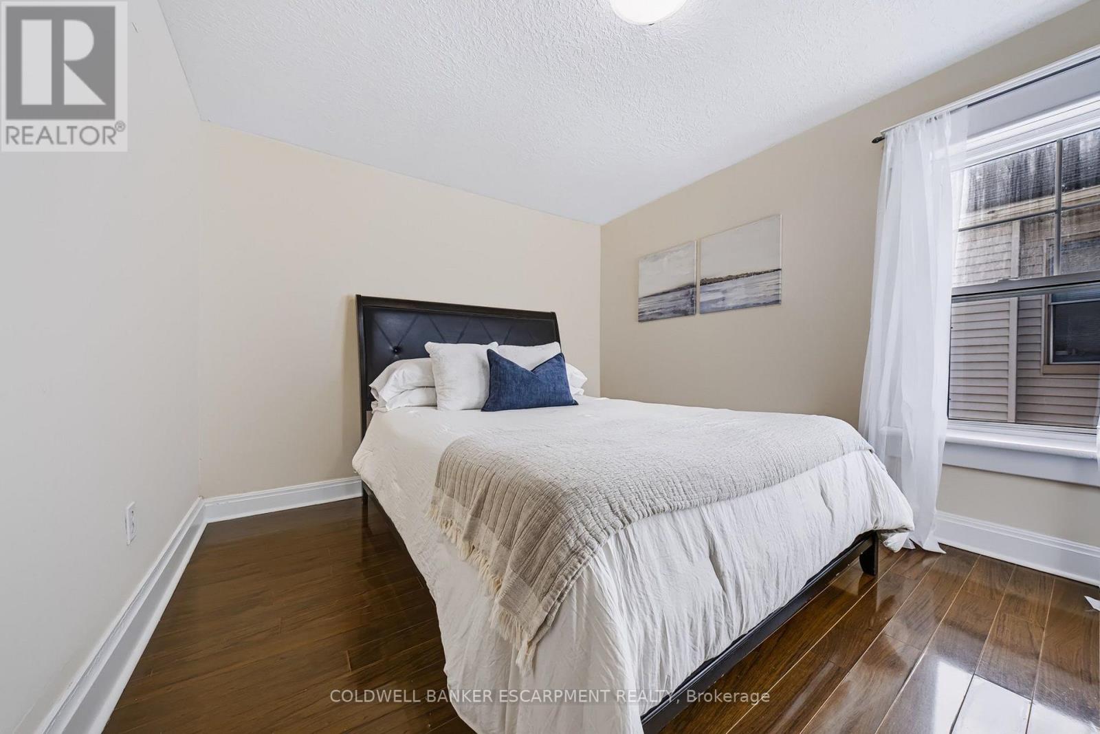 18 Lowrey Avenue N Property Photo 27