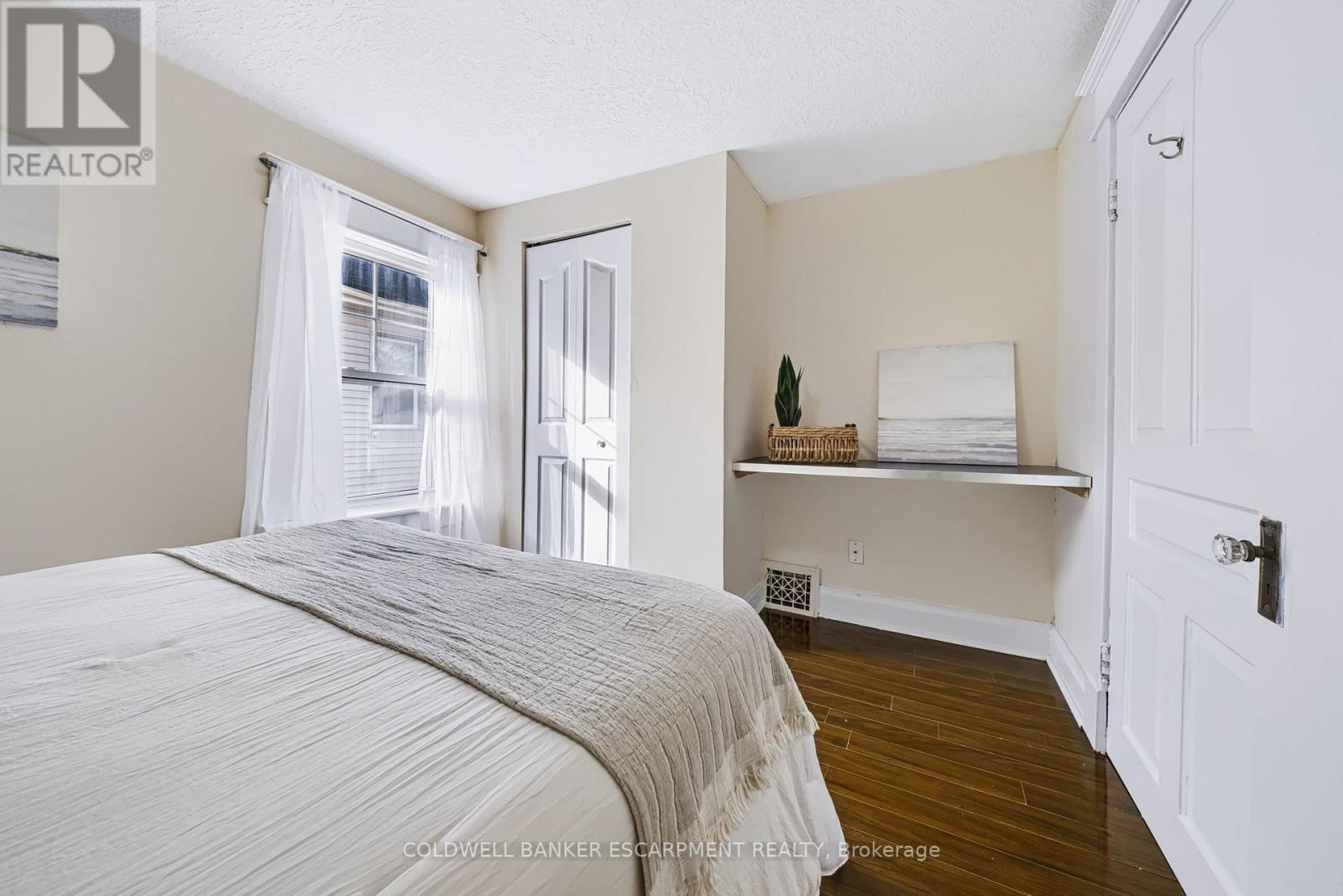 18 Lowrey Avenue N Property Photo 28