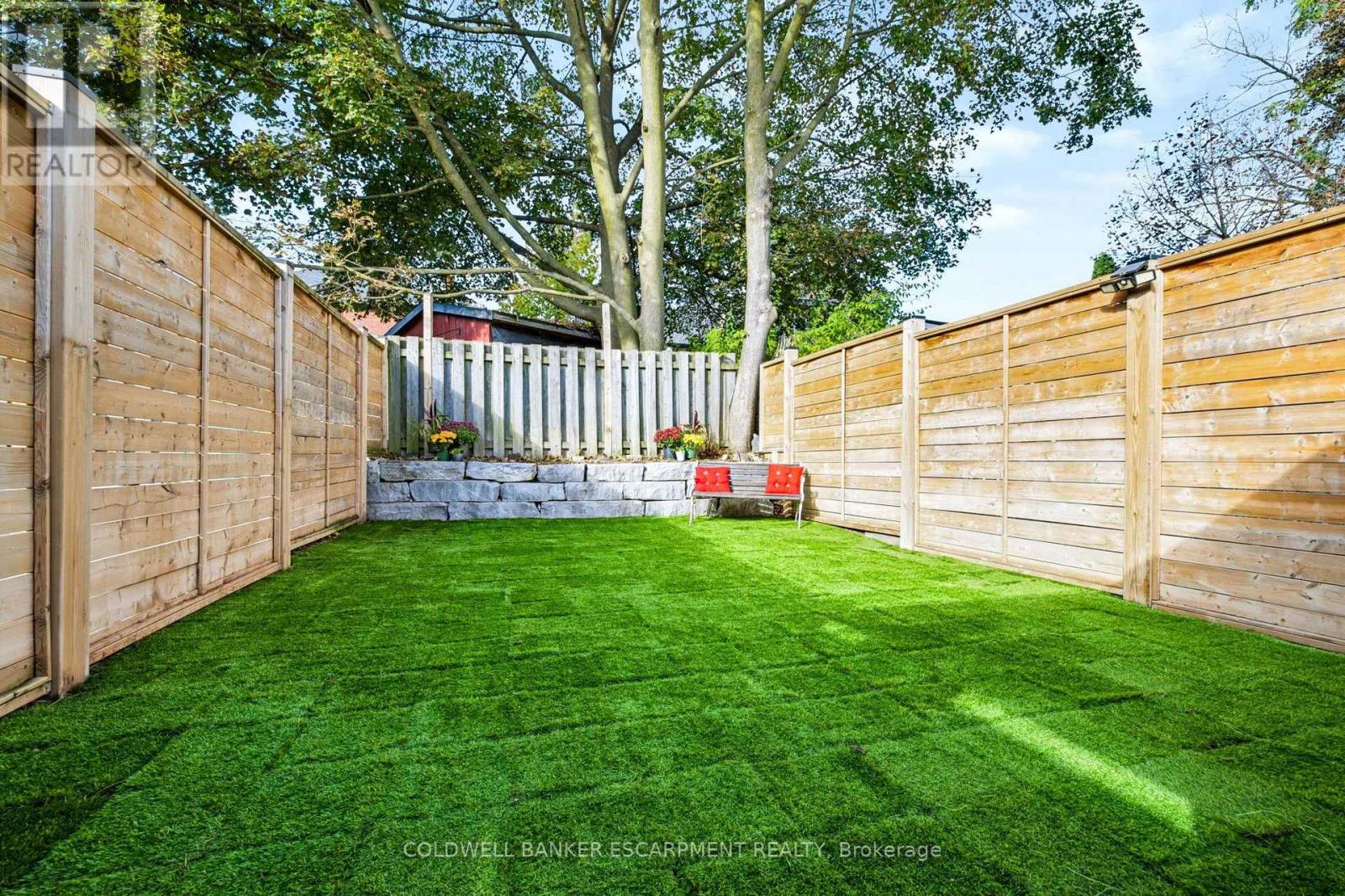 18 Lowrey Avenue N Property Photo 30