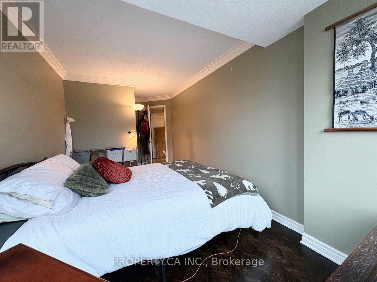 4a - 67 Caroline Street S Property Photo 4