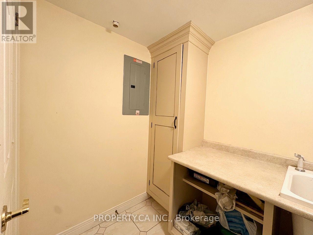 4a - 67 Caroline Street S Property Photo 16