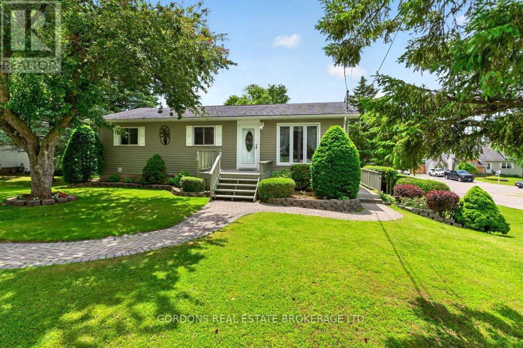 450 CHARLES STREET N Property Photo 1