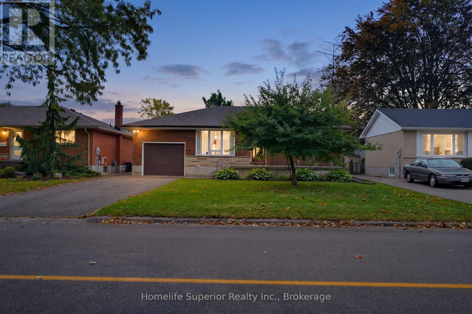 41 Wiltshire Drive N Property Photo 2