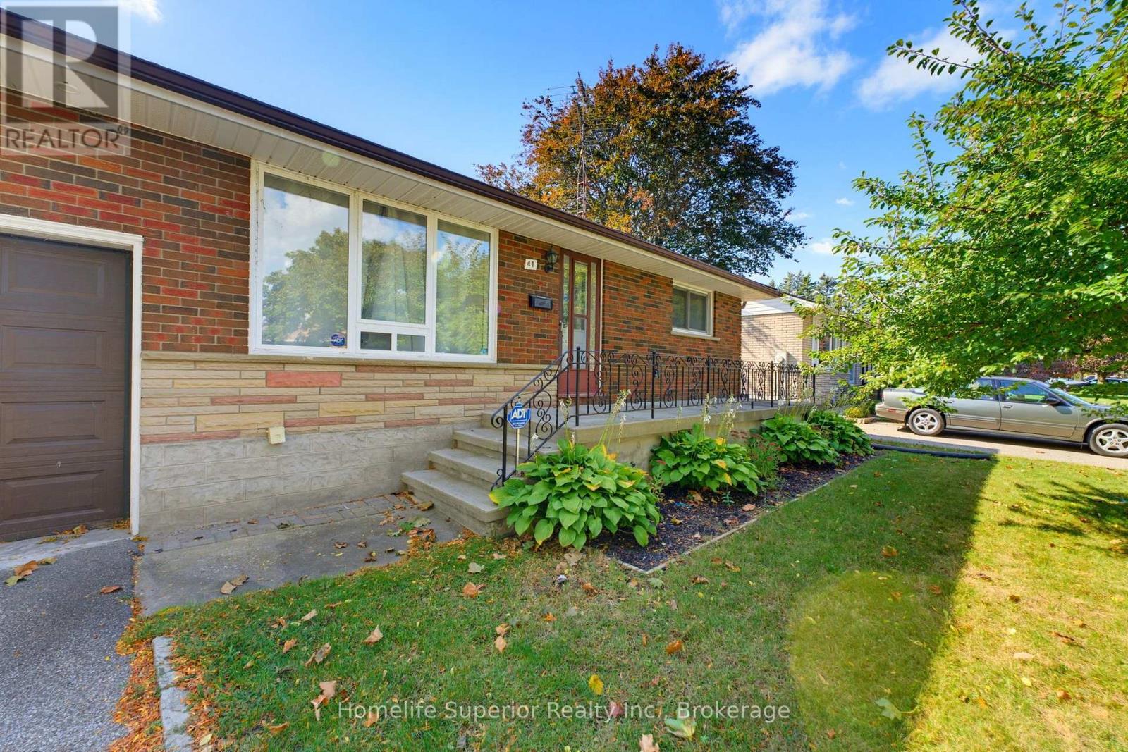 41 Wiltshire Drive N Property Photo 4