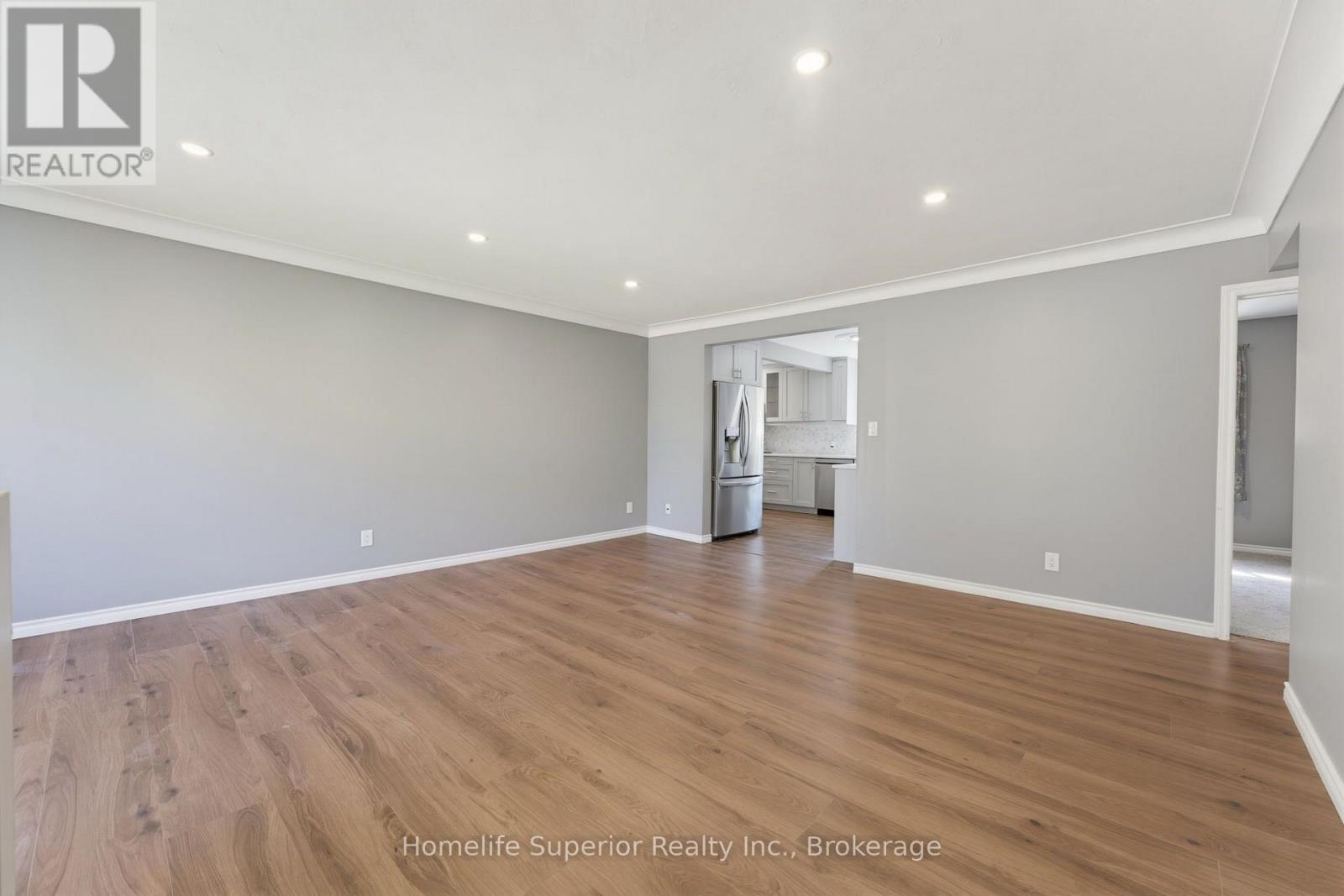 41 Wiltshire Drive N Property Photo 6