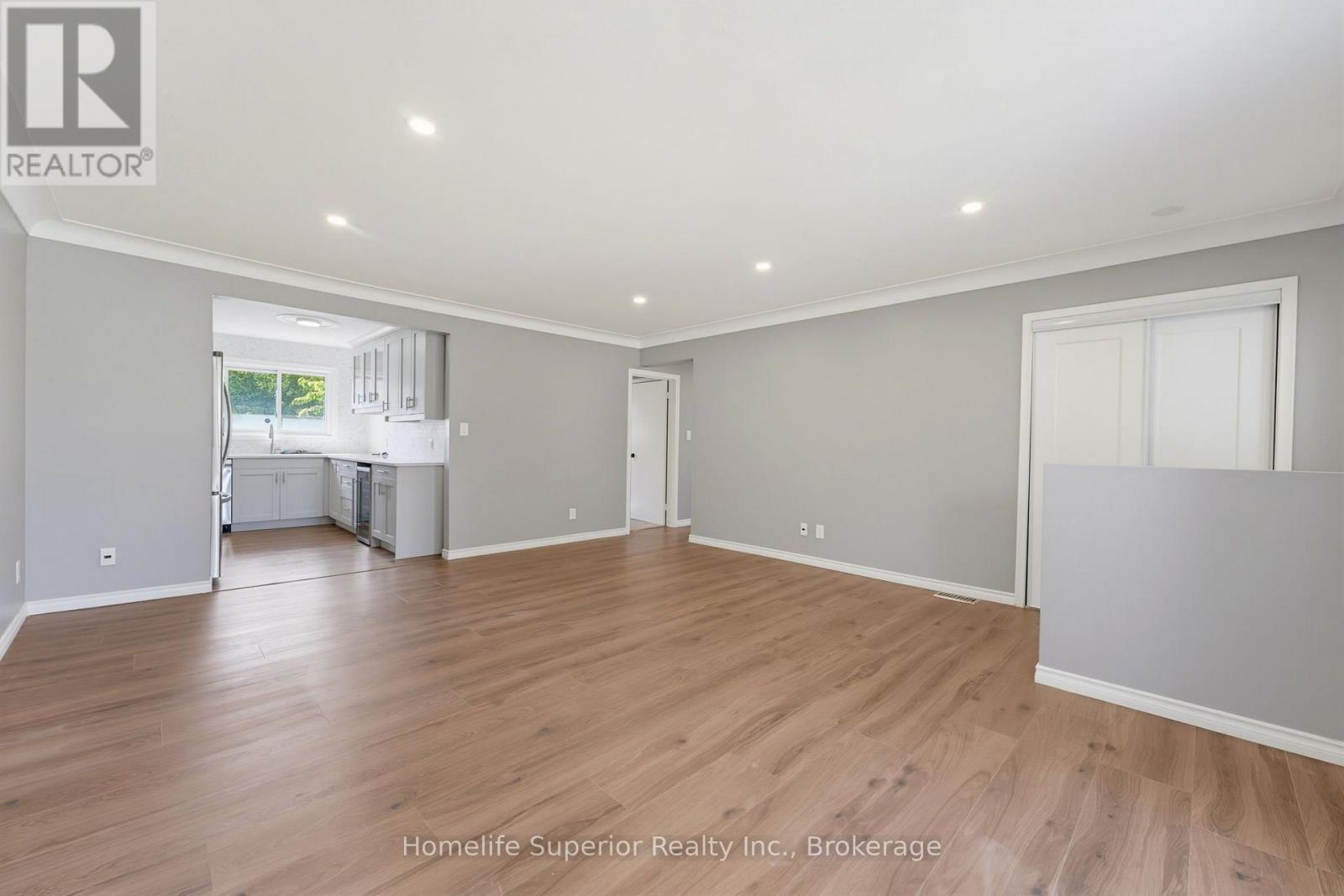41 Wiltshire Drive N Property Photo 7