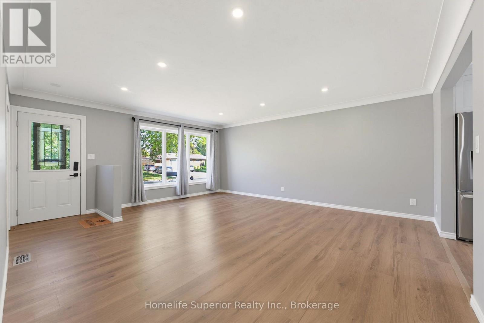41 Wiltshire Drive N Property Photo 8
