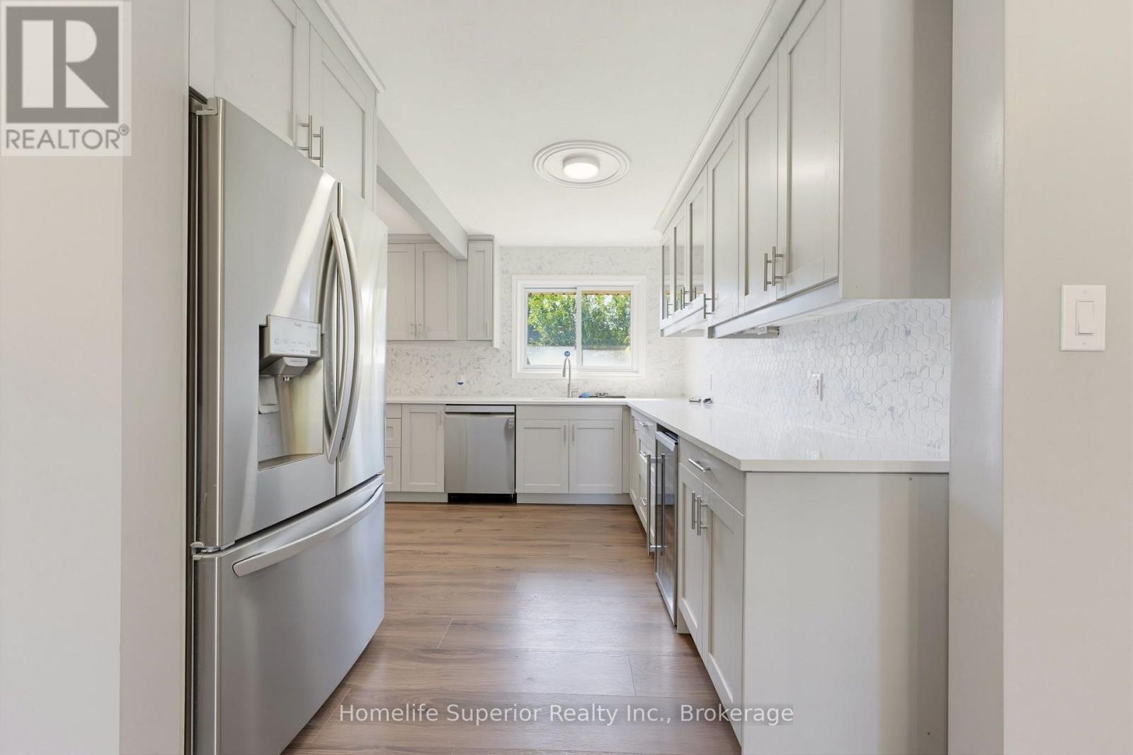 41 Wiltshire Drive N Property Photo 9