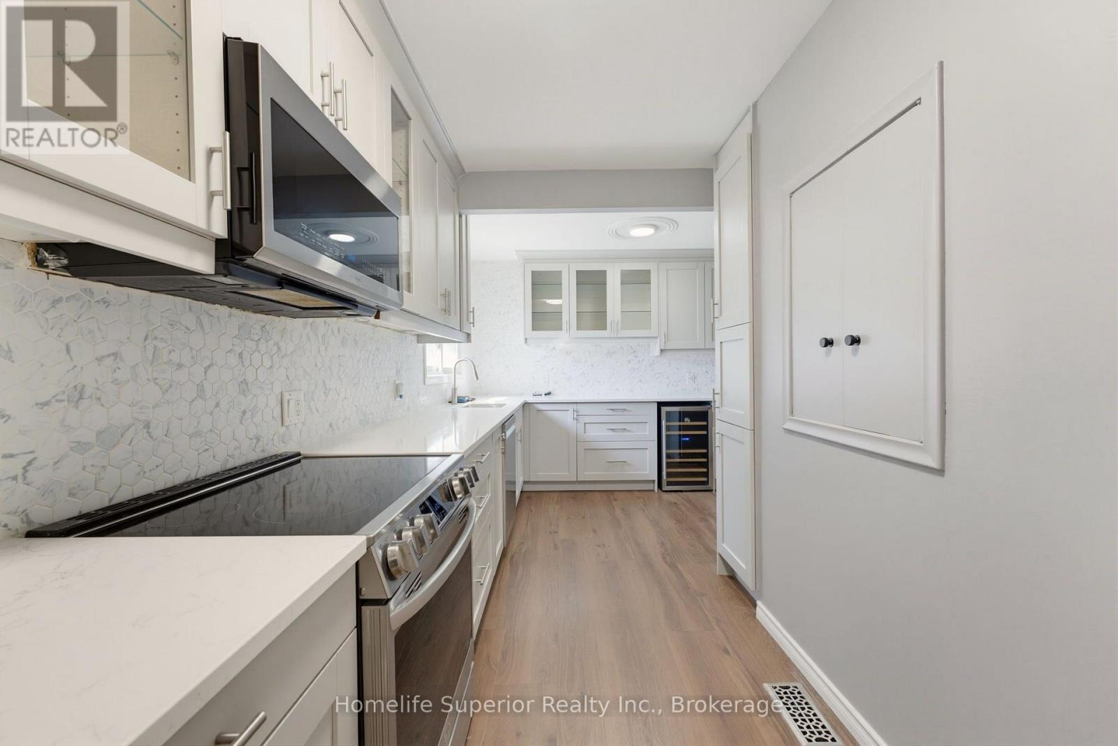 41 Wiltshire Drive N Property Photo 12