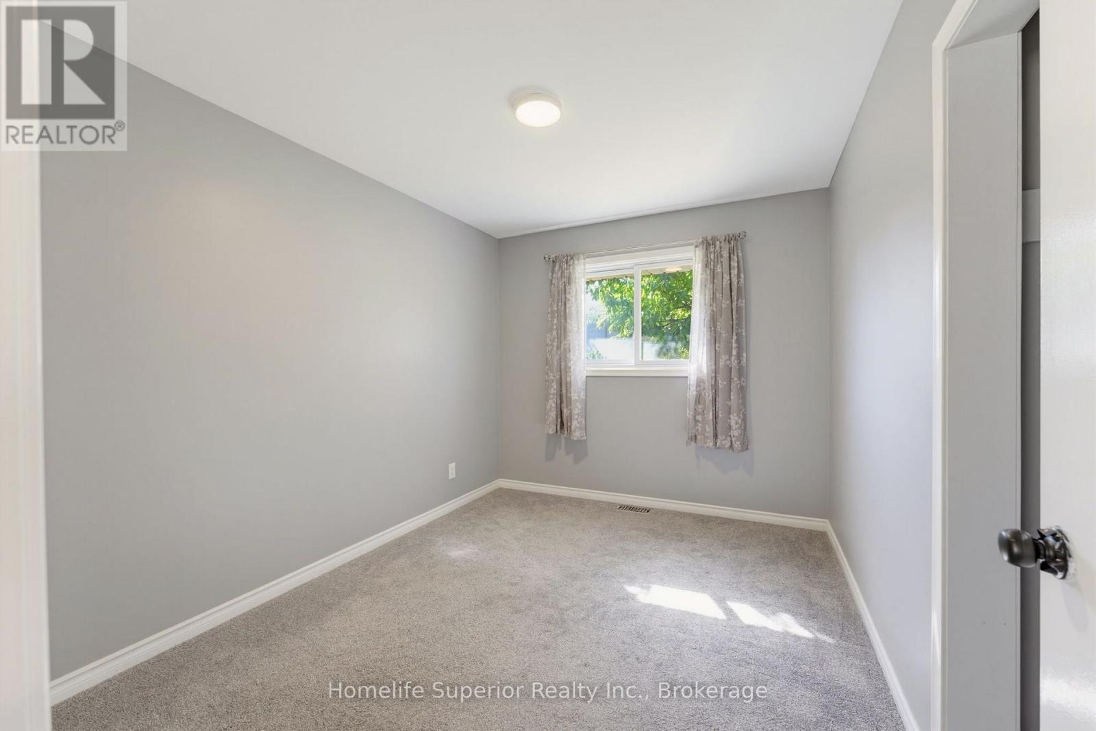41 Wiltshire Drive N Property Photo 13
