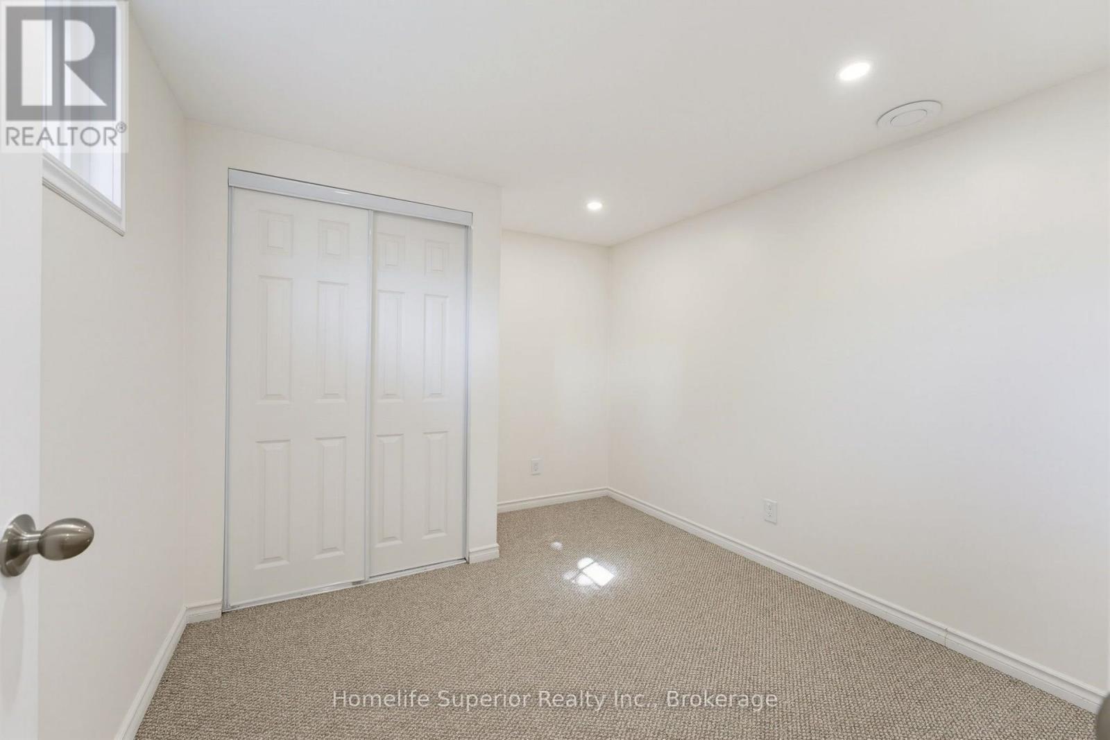 41 Wiltshire Drive N Property Photo 22