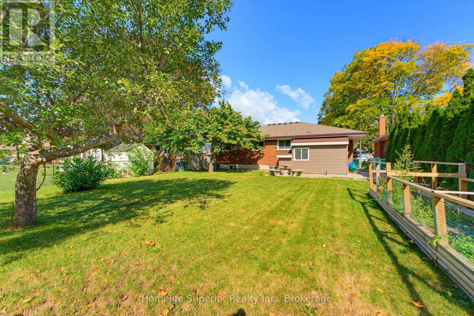 41 Wiltshire Drive N Property Photo 29