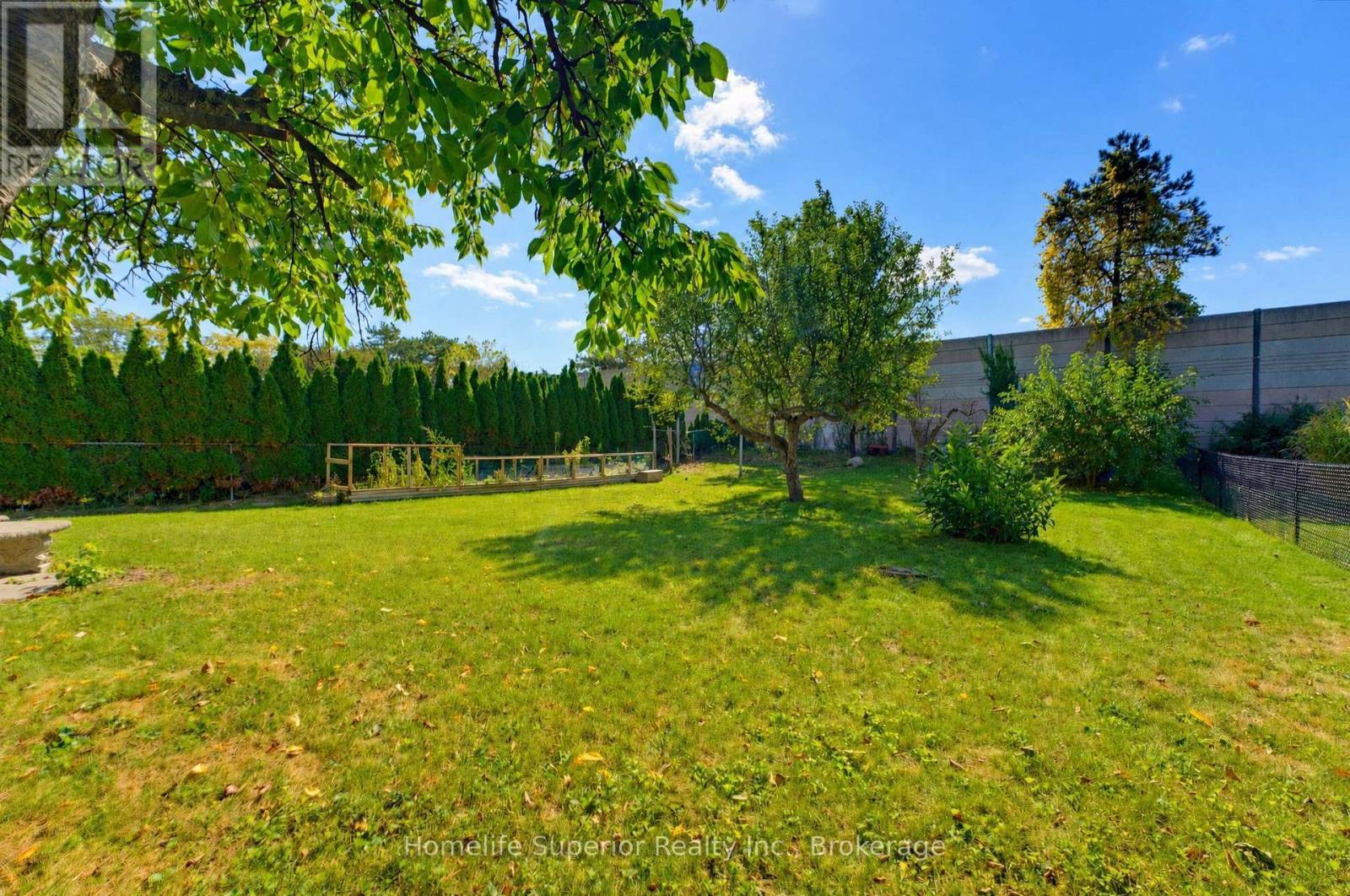 41 Wiltshire Drive N Property Photo 31