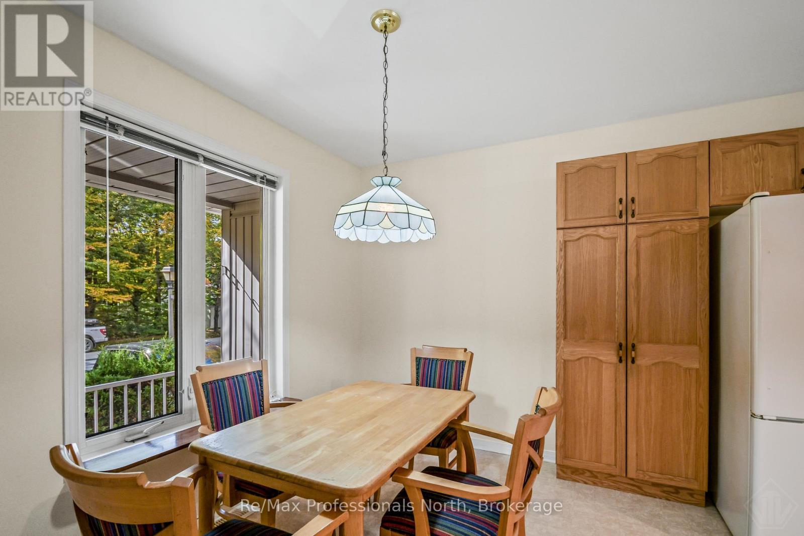 60 Pineridge Gate Property Photo 6