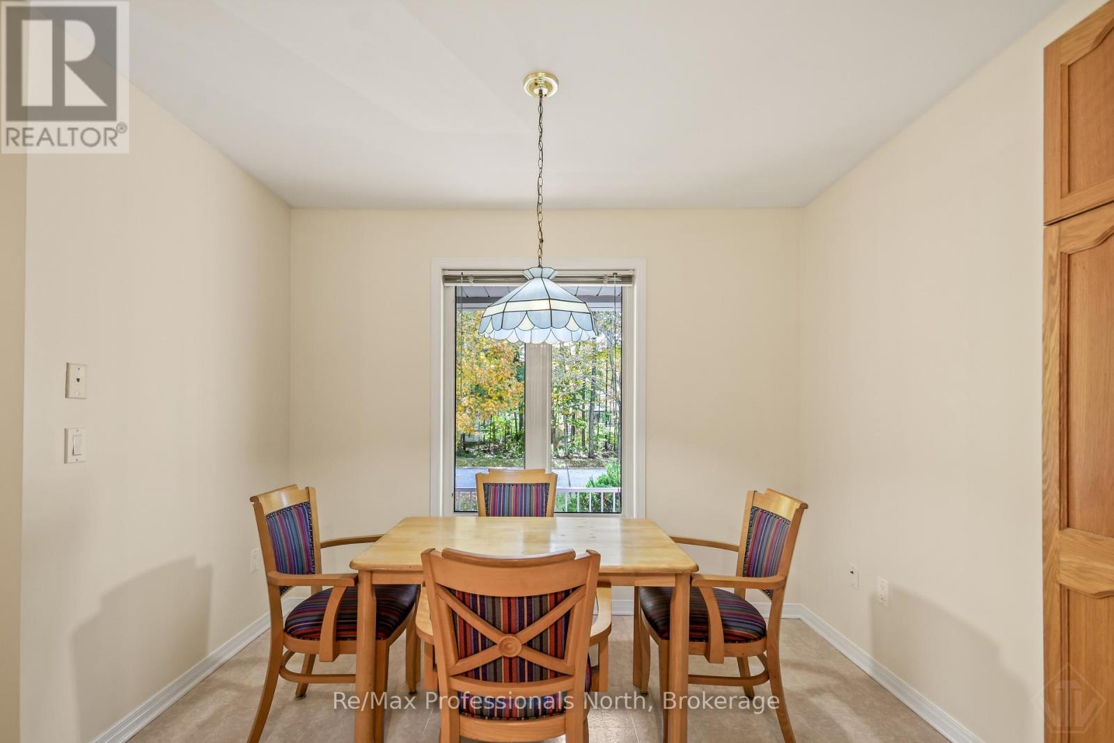 60 Pineridge Gate Property Photo 7