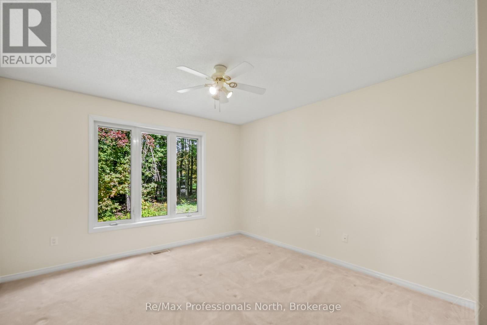 60 Pineridge Gate Property Photo 17