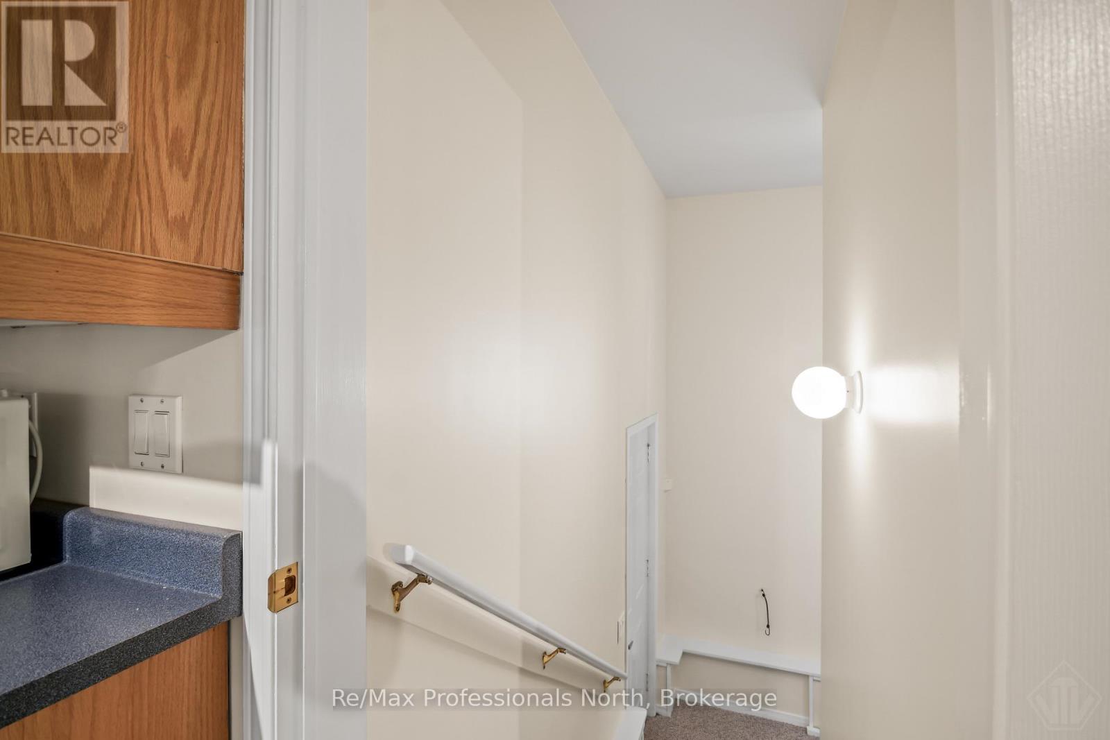 60 Pineridge Gate Property Photo 20