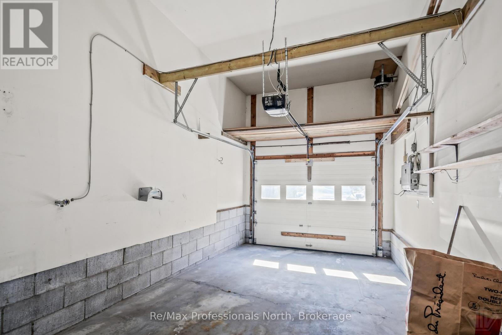 60 Pineridge Gate Property Photo 28