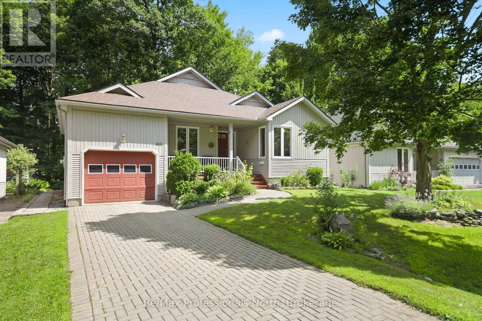 60 Pineridge Gate Property Photo 34