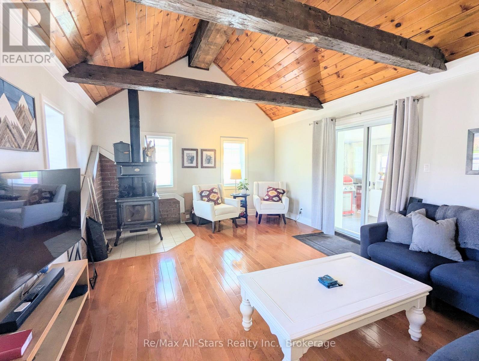 857 Perth Road Property Photo 6