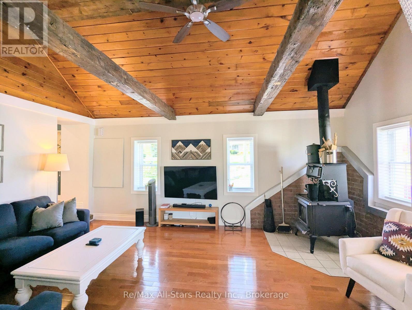 857 Perth Road Property Photo 7