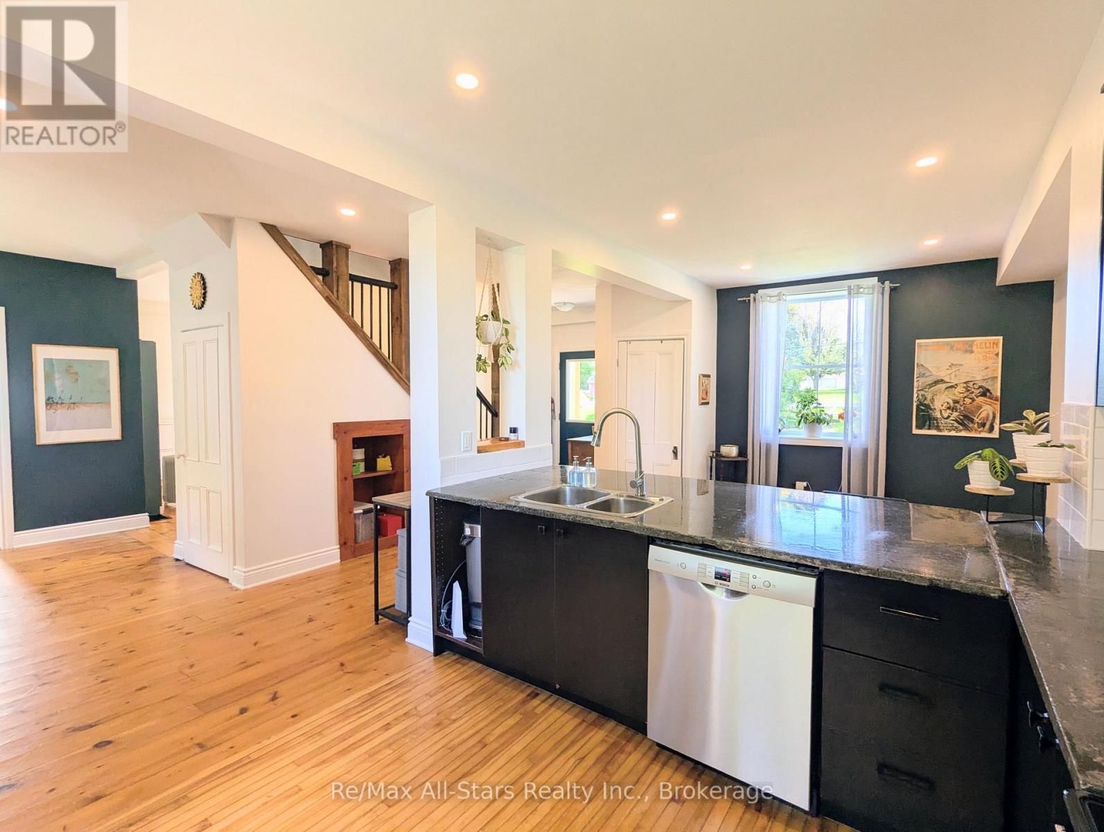 857 Perth Road Property Photo 11