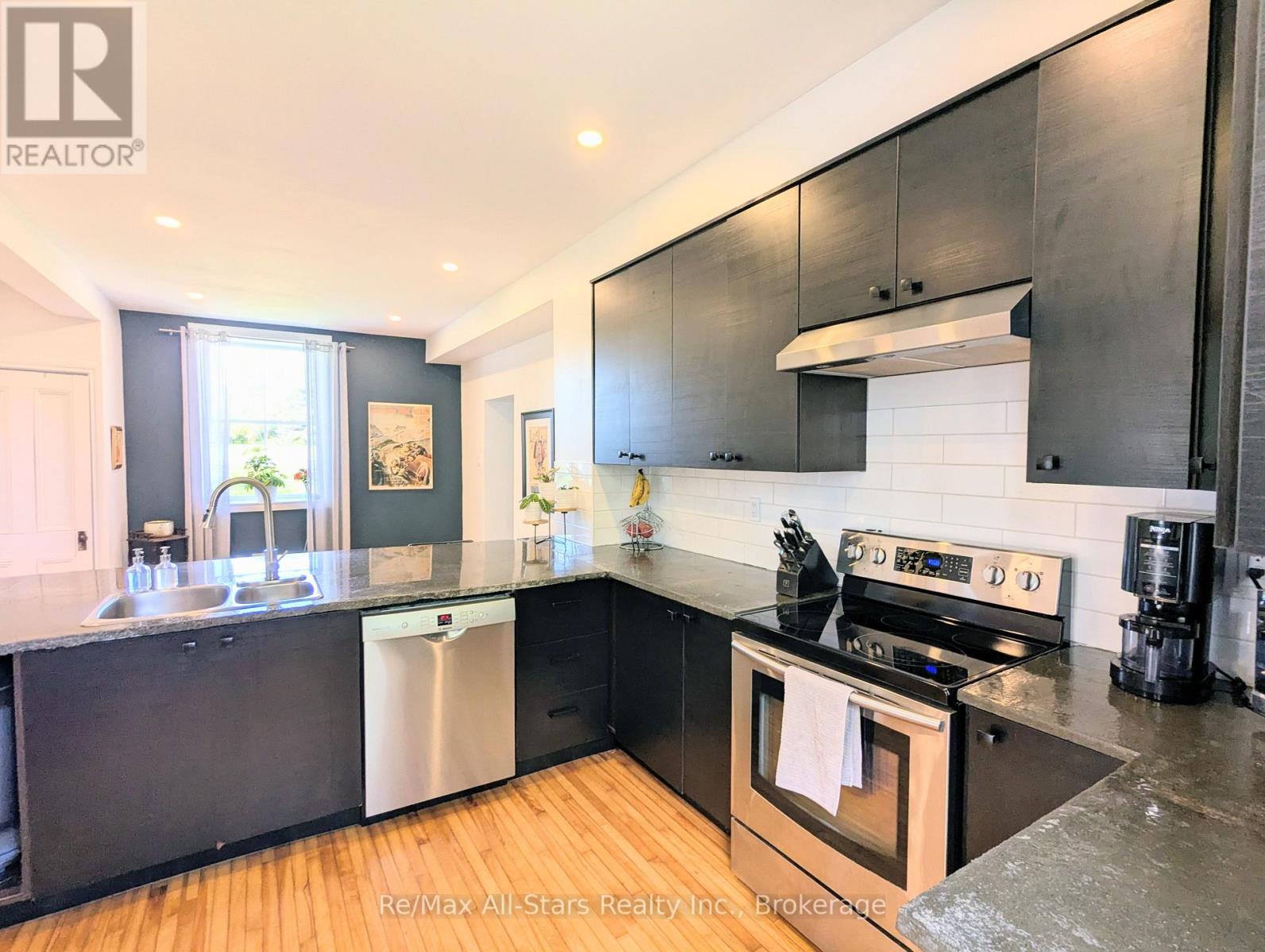 857 Perth Road Property Photo 12