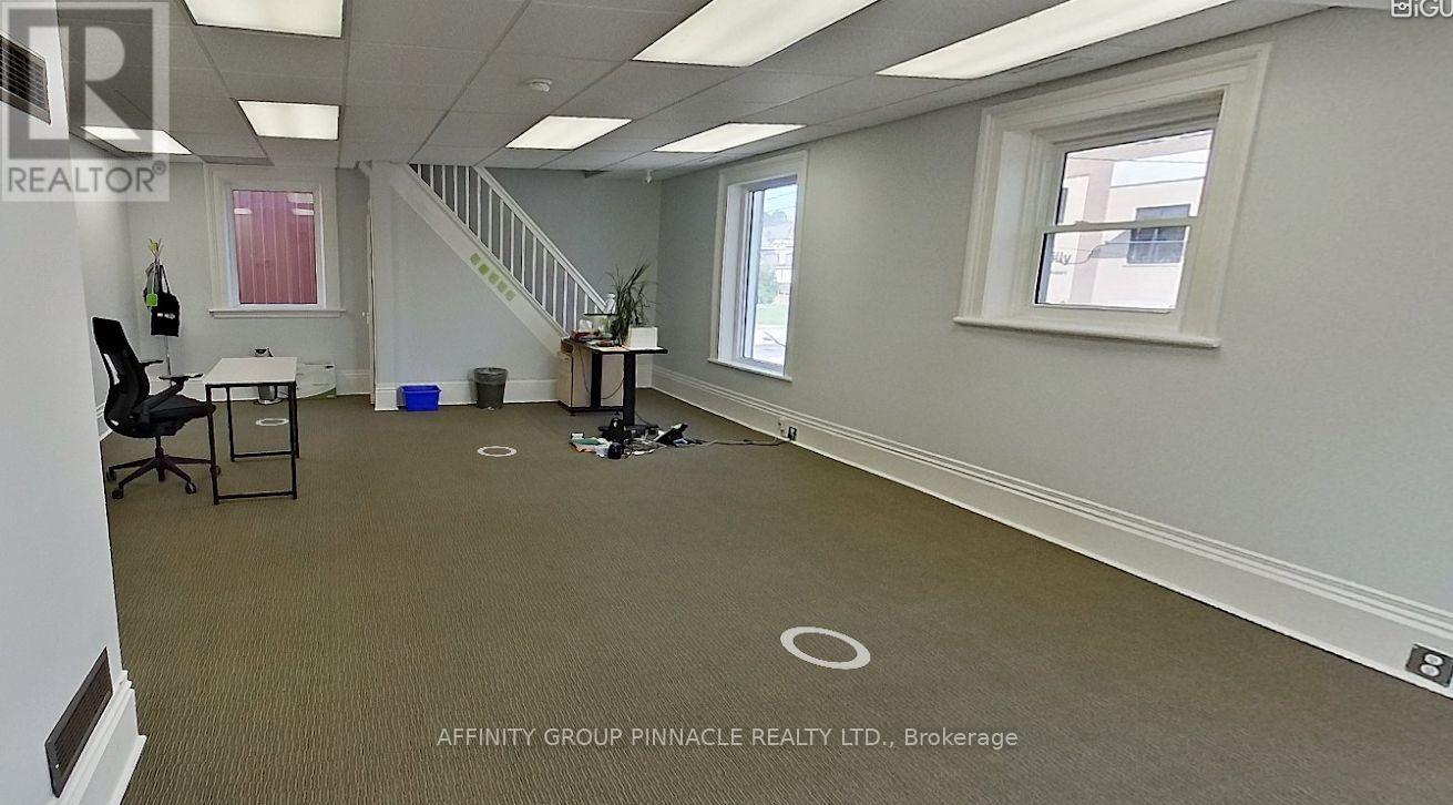 Upper - 273 Charlotte Street Property Photo 3