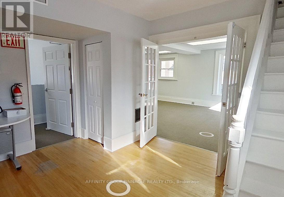 Upper - 273 Charlotte Street Property Photo 4