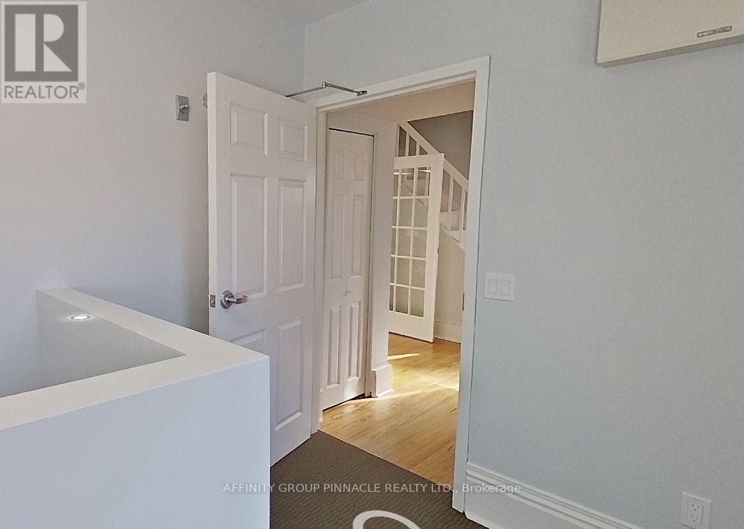 Upper - 273 Charlotte Street Property Photo 5