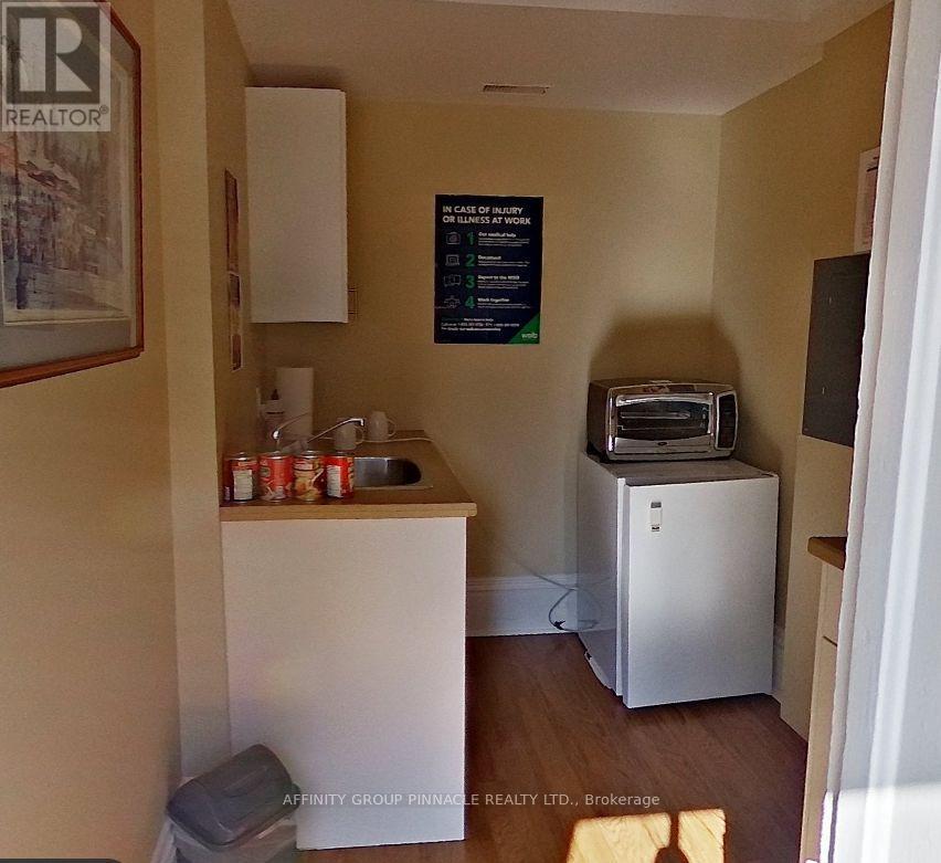 Upper - 273 Charlotte Street Property Photo 7
