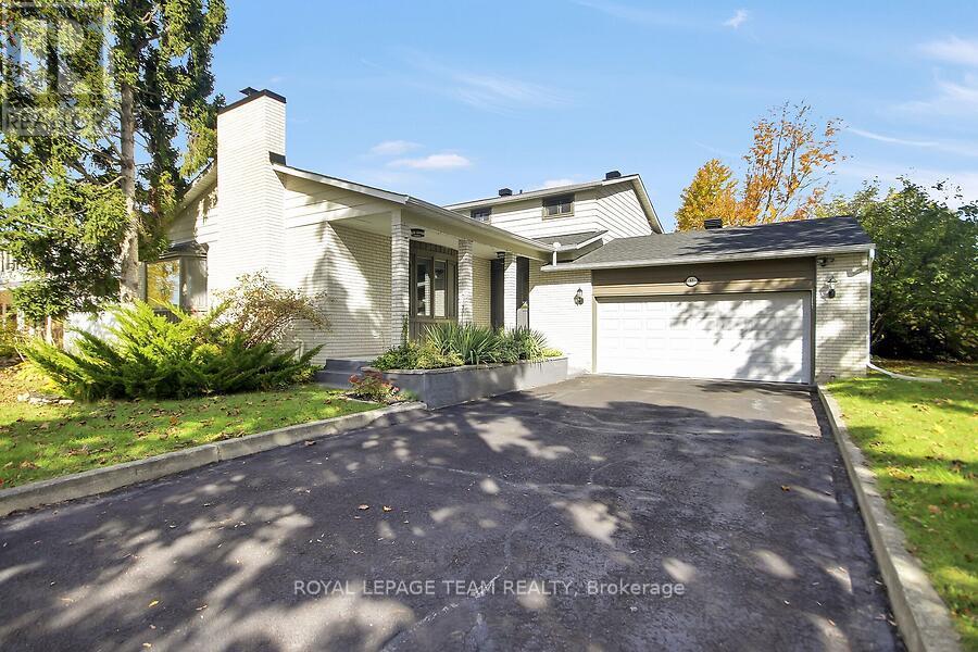 61 AMBERWOOD CRESCENT Property Photo 1
